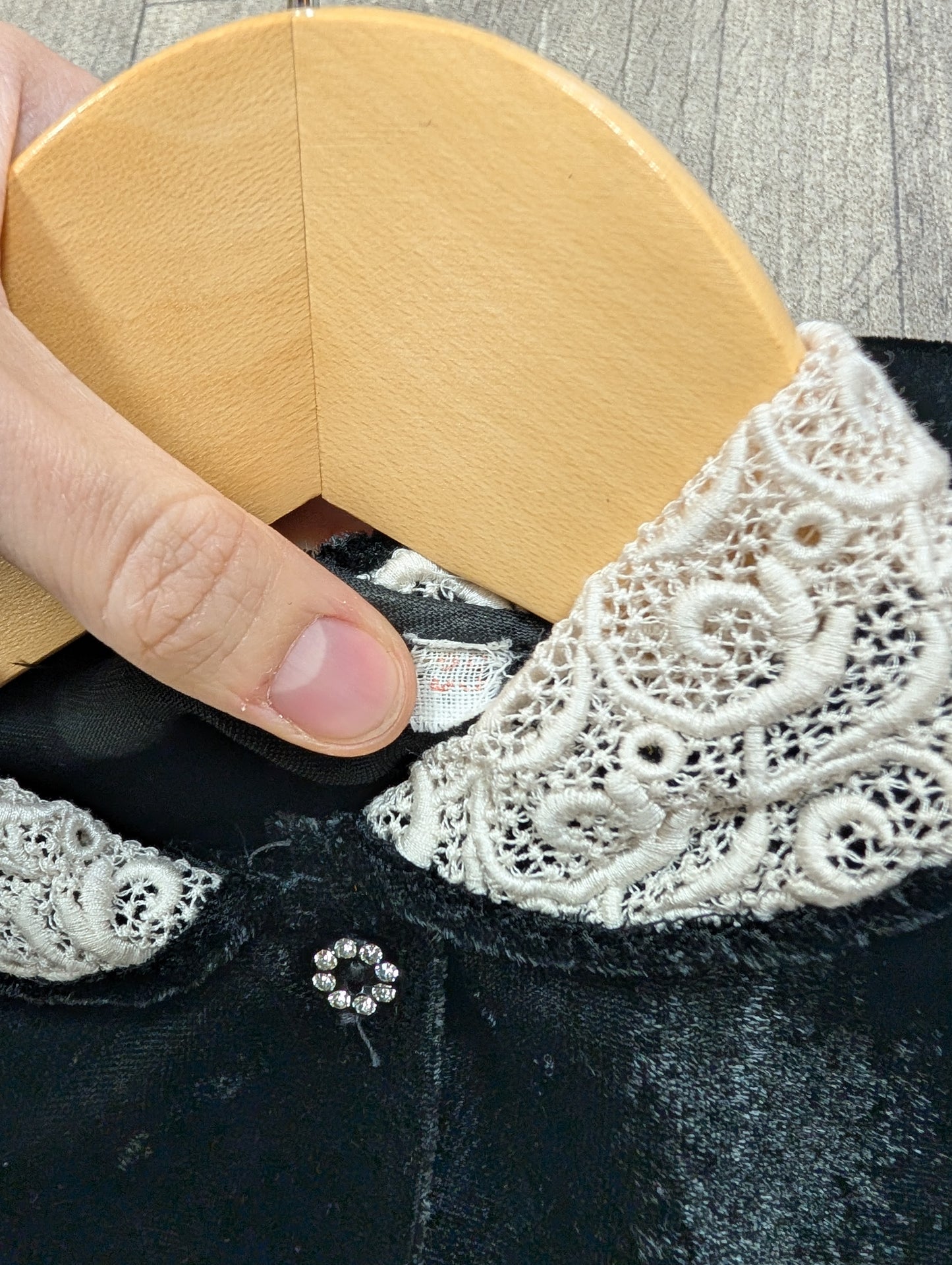 1950s black velvet top with white lace collar - M/10/12