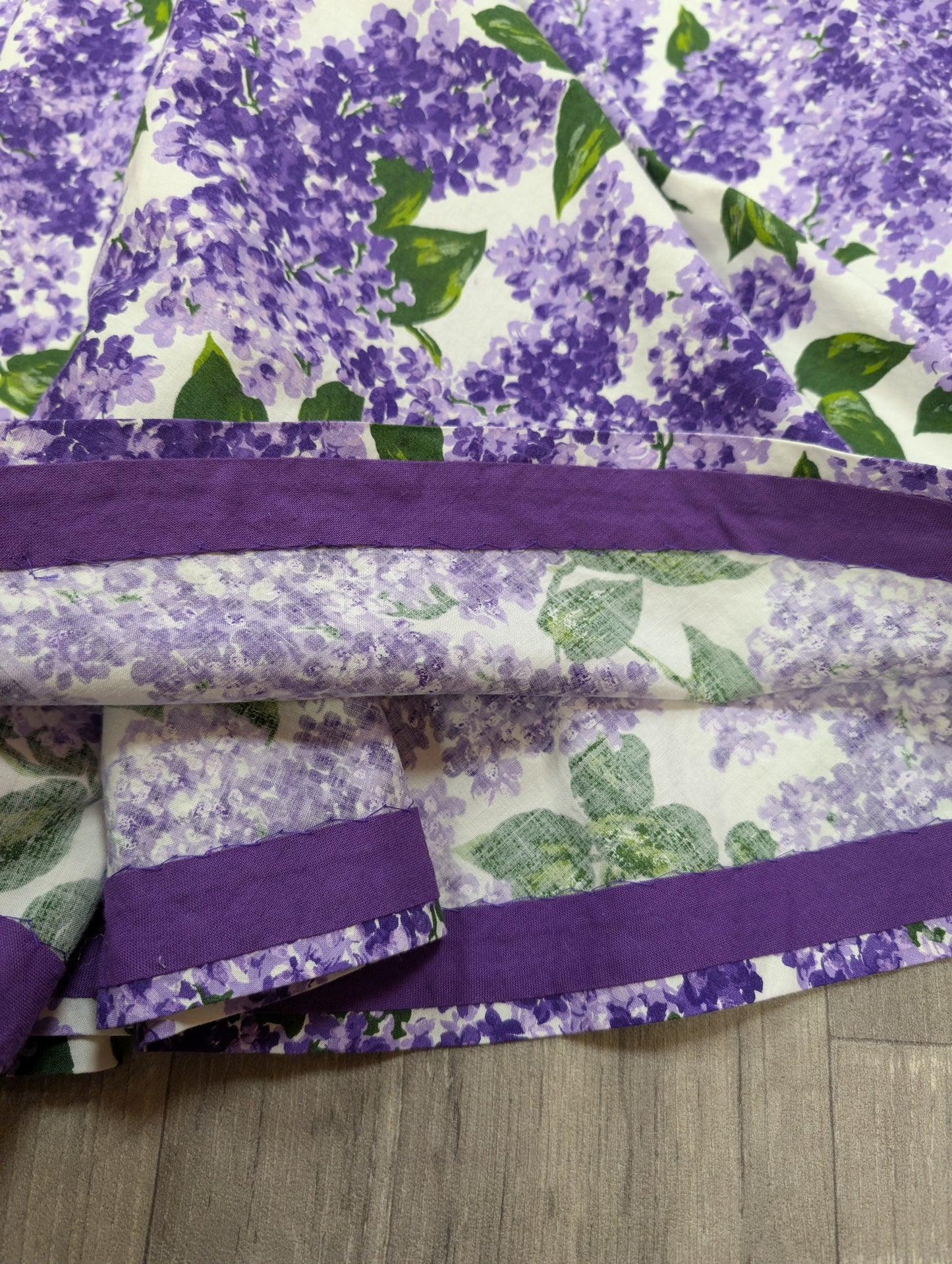 1950s purple floral cotton dress - 37"B 29"W