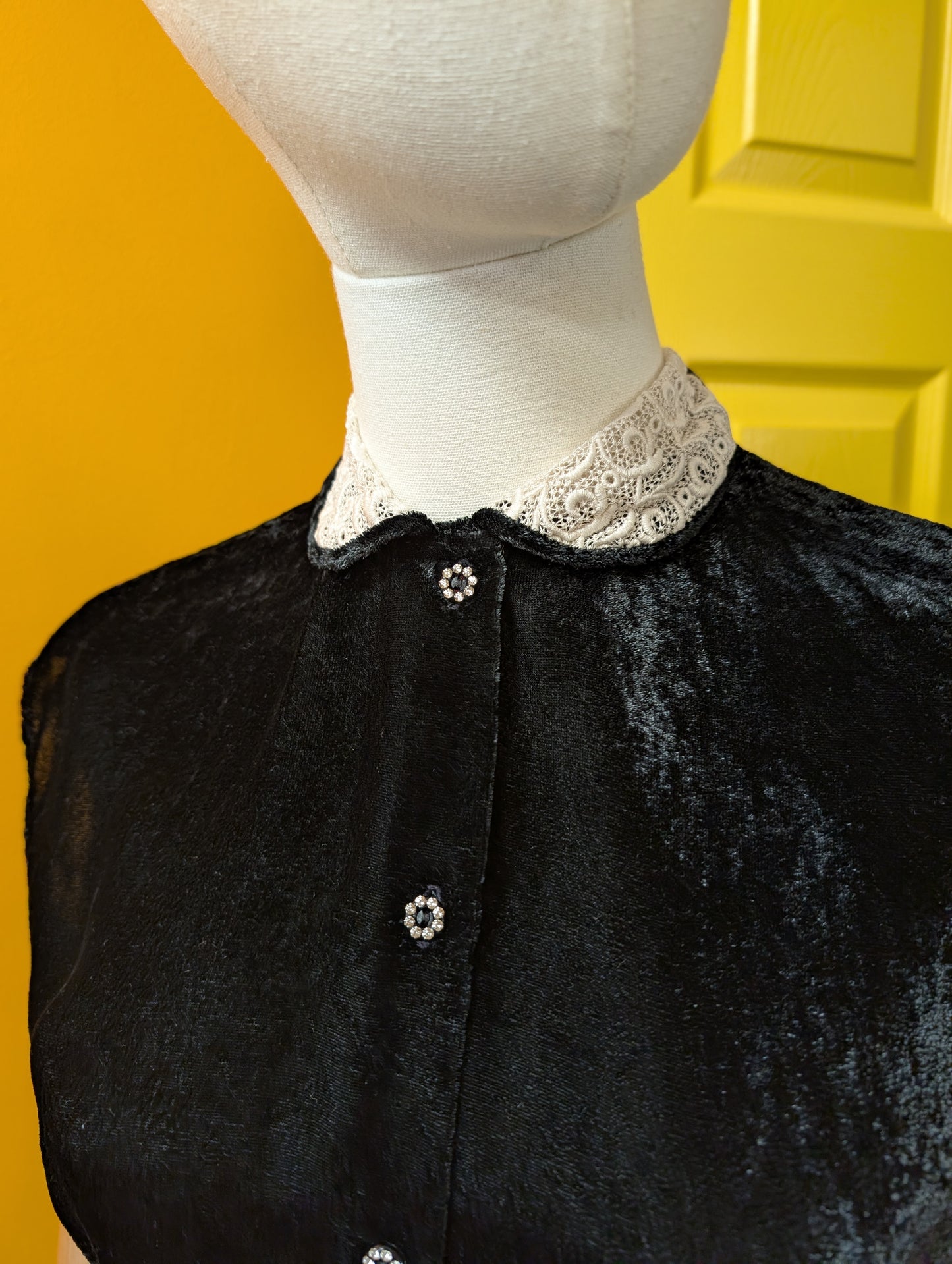 1950s black velvet top with white lace collar - M/10/12