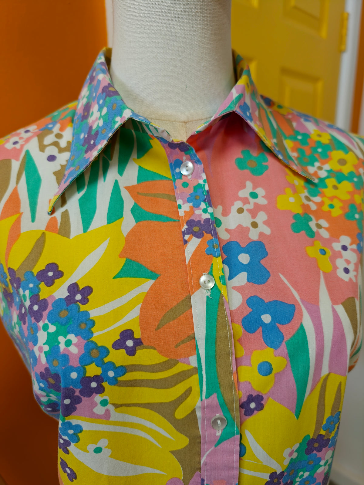 1970s psychedelic floral sleeveless top - M/L