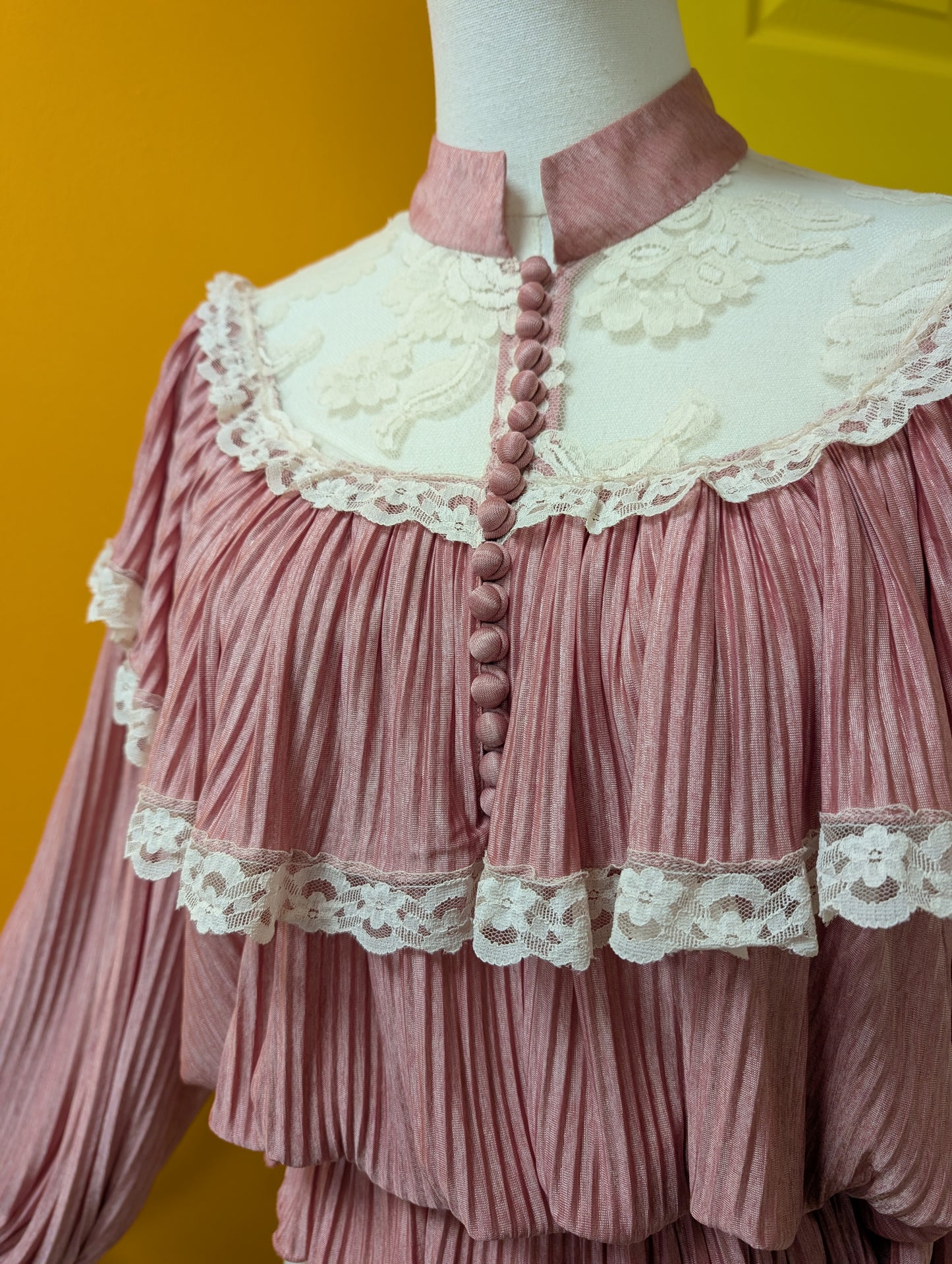 1970s Hershelle Young Mayfair dusky pink lace trim blouse - XS/S