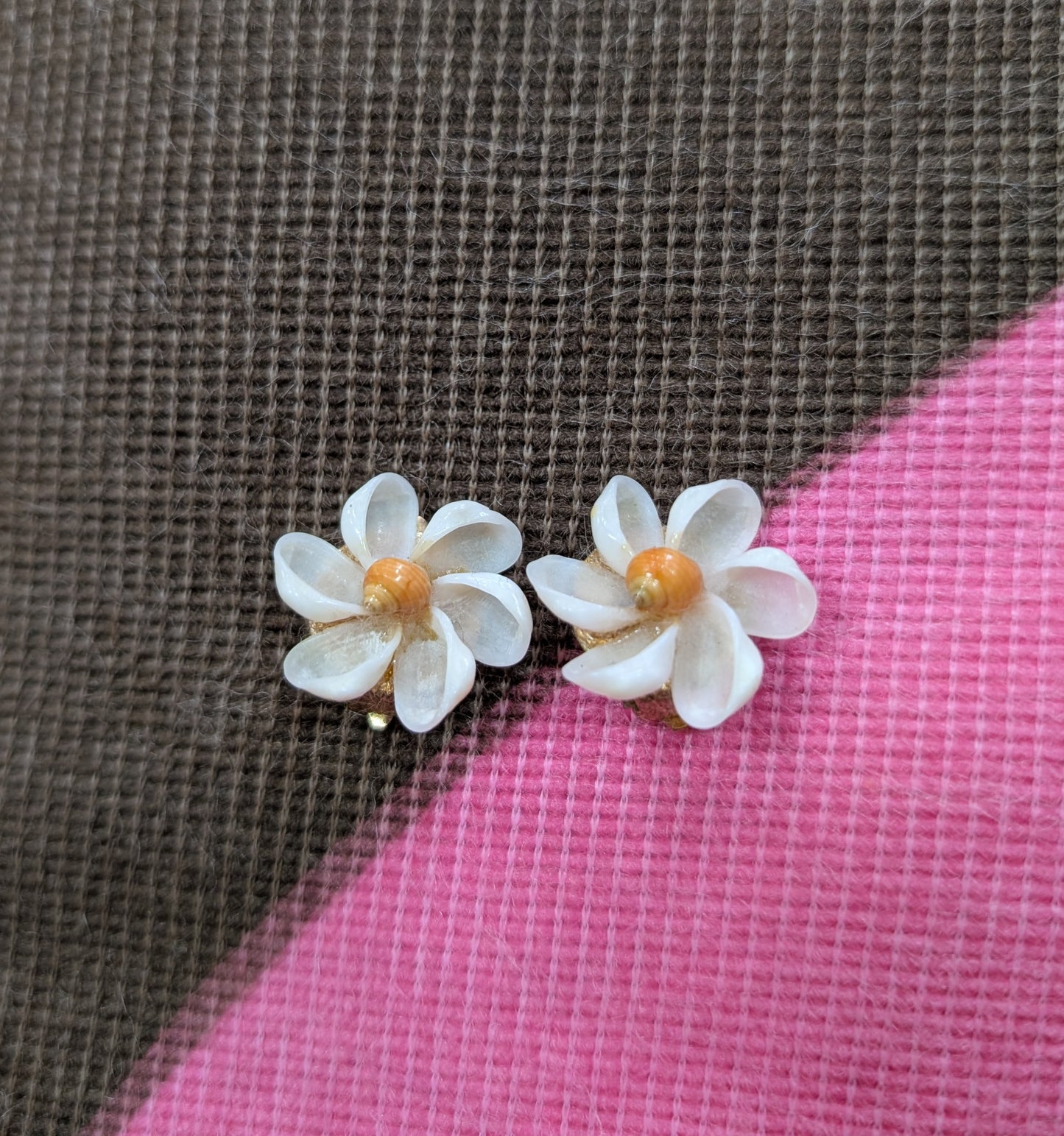 40s/50s seashell clip on earrings