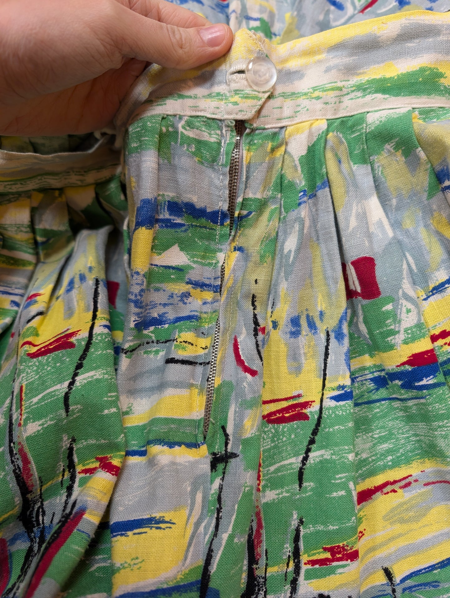 Gorgeous 1950s scenic novelty print cotton skirt - 26" waist