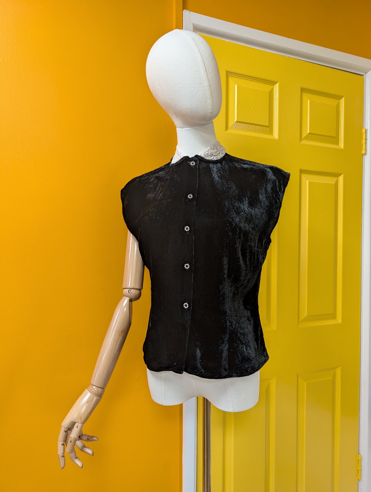 1950s black velvet top with white lace collar - M/10/12