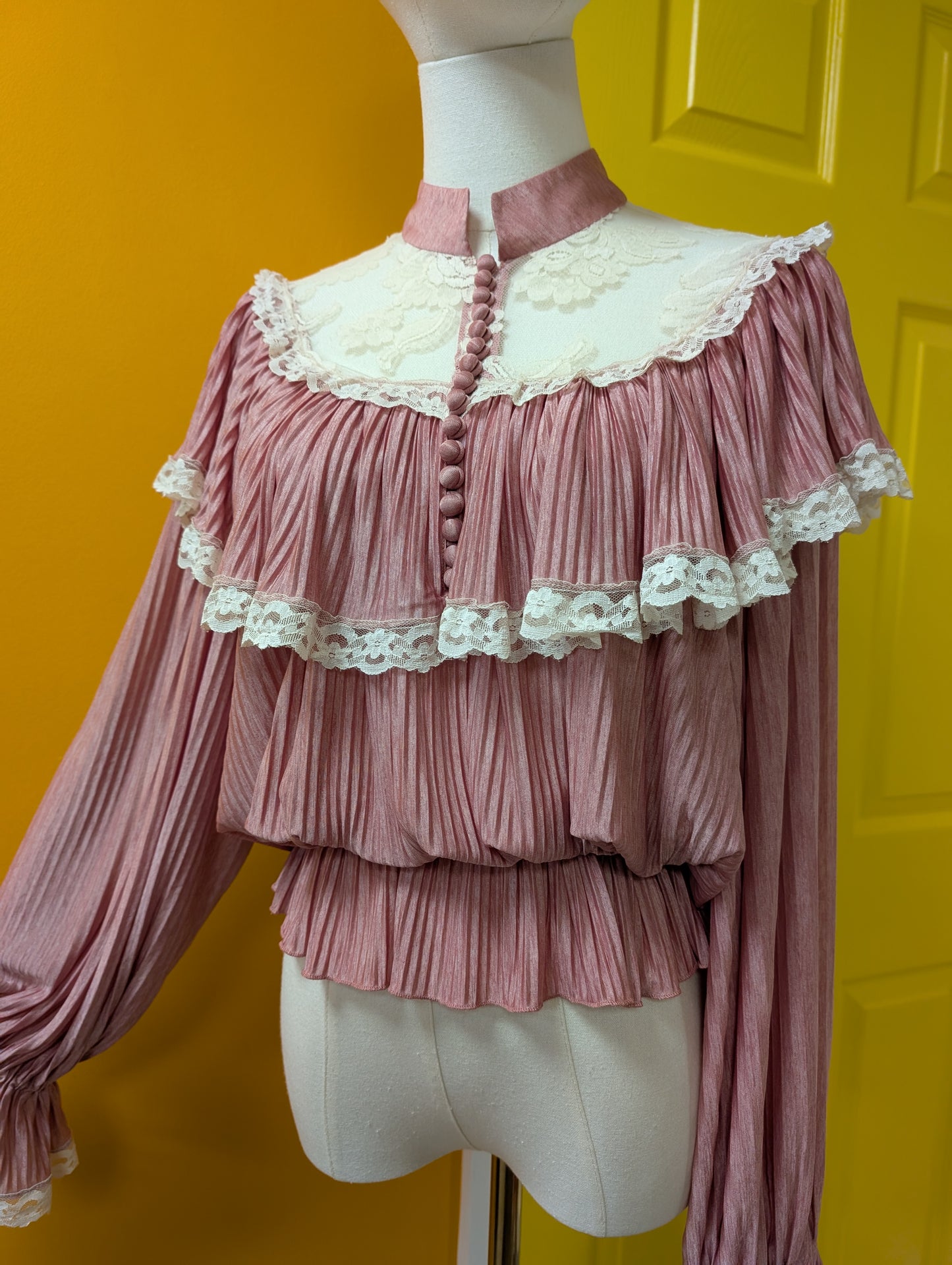 1970s Hershelle Young Mayfair dusky pink lace trim blouse - XS/S