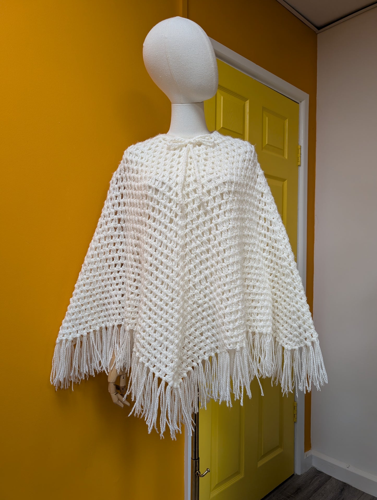 1970s white crochet poncho