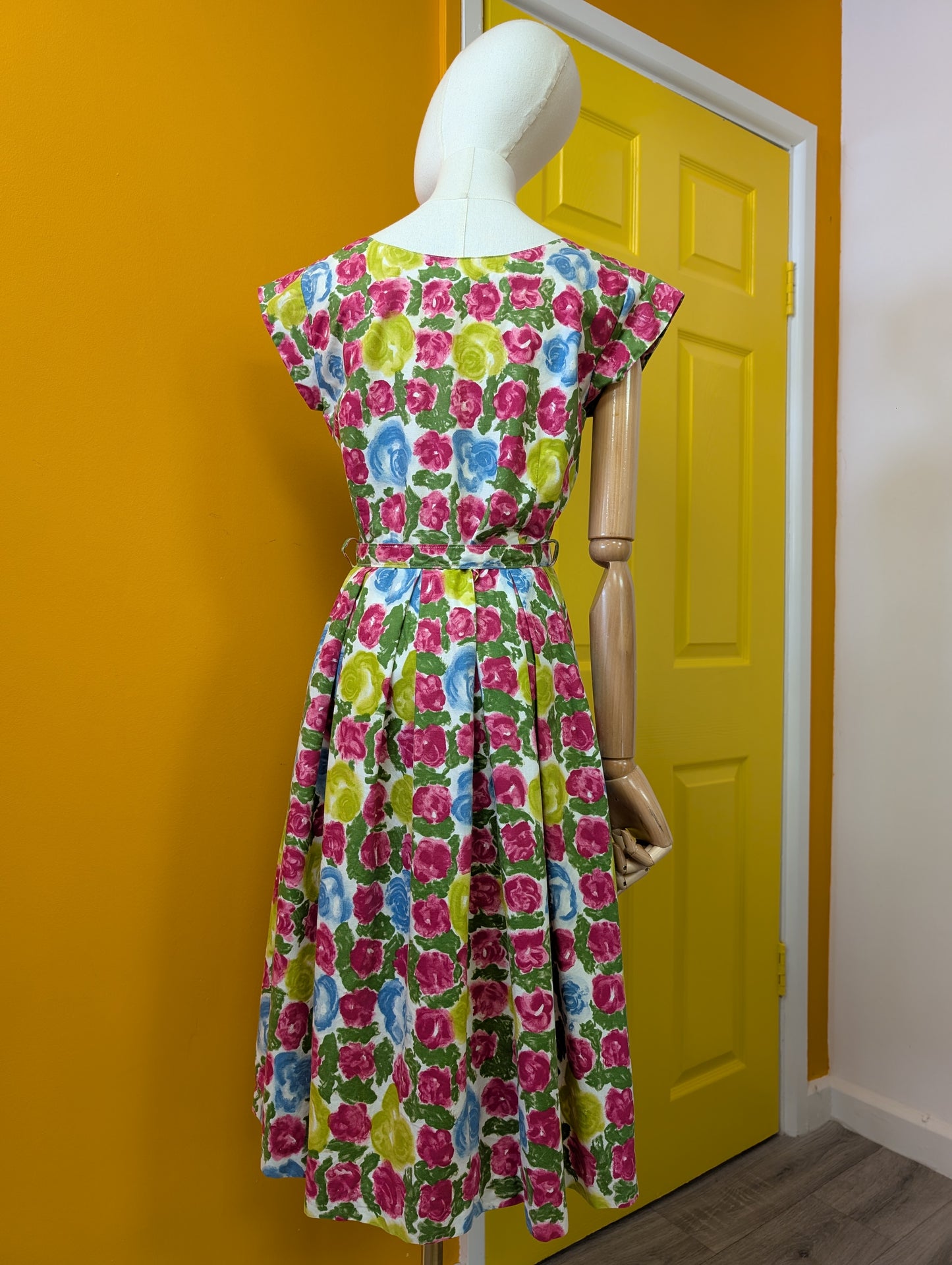 Early 1960s floral cotton dress & belt - 36"B, 29"W