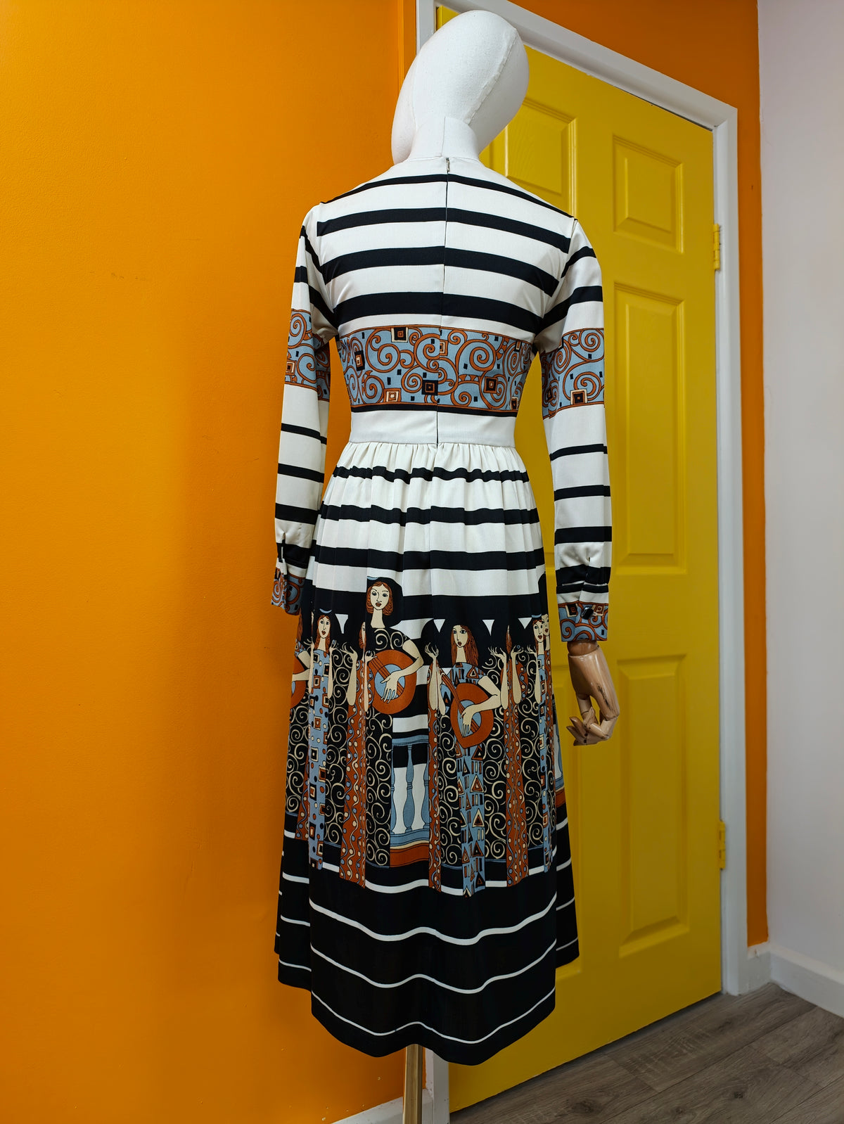 Novelty print dress - XS/S/6/8
