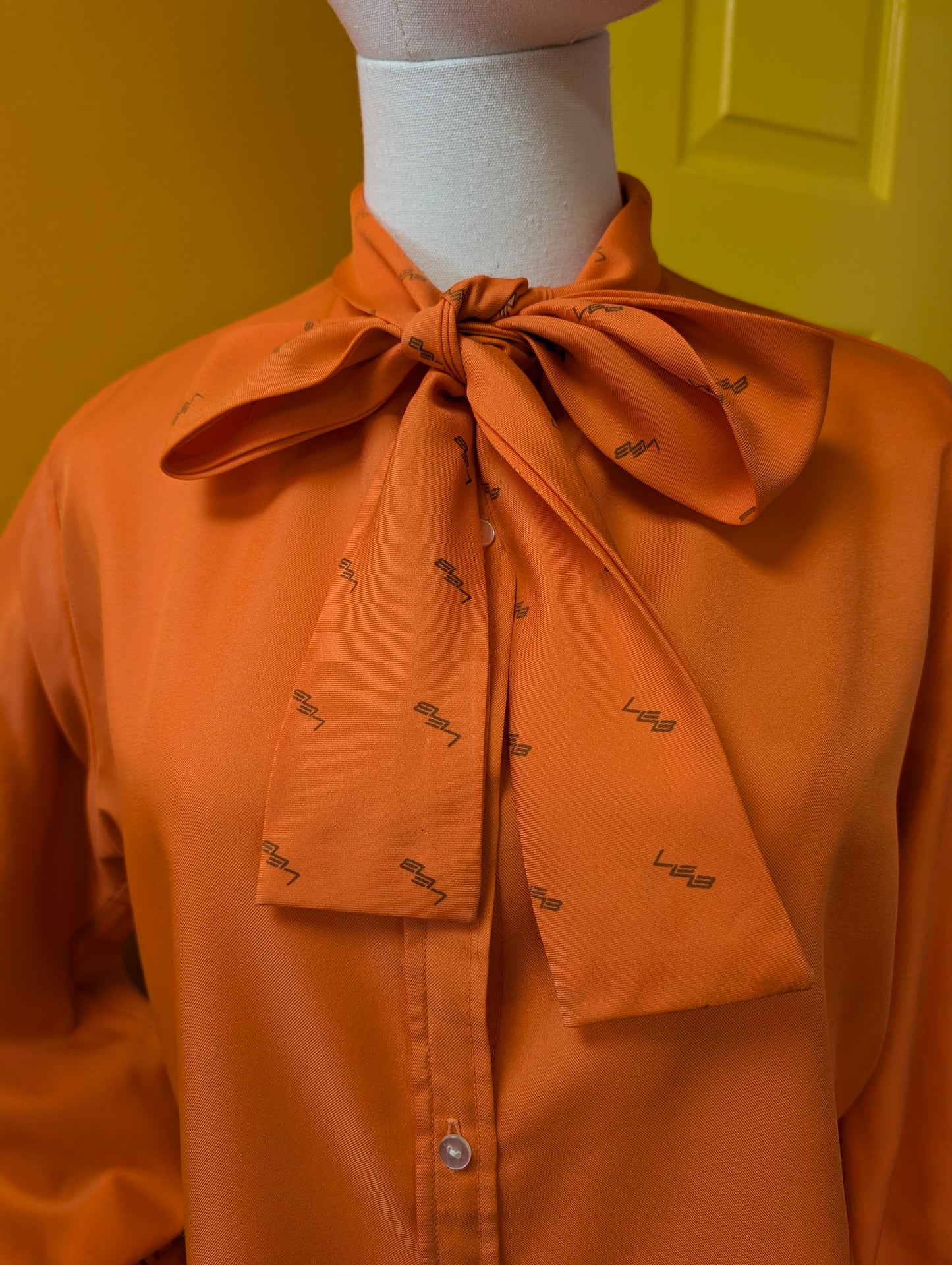 1970s orange balloon sleeve pussy bow collar blouse - L