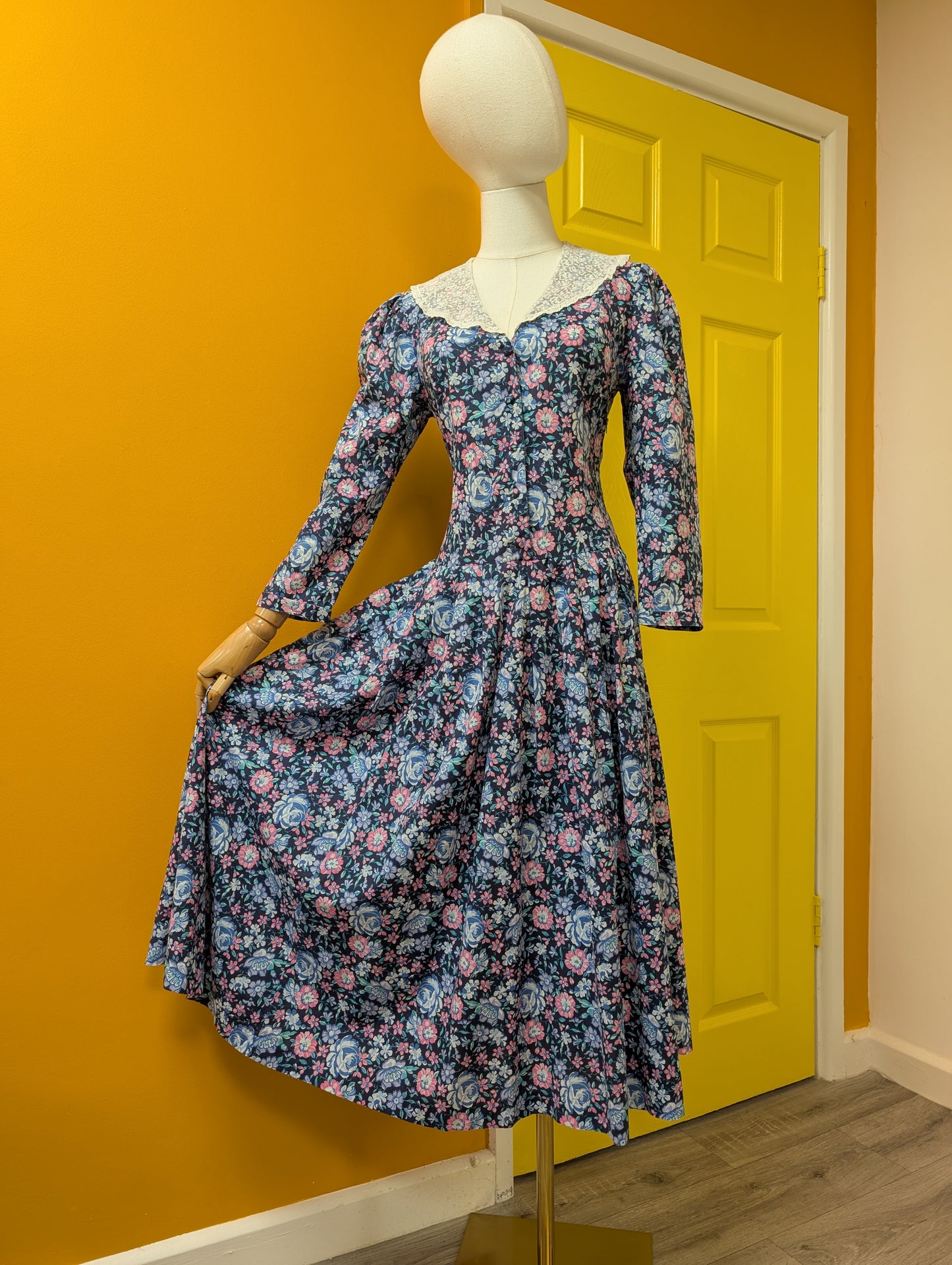 1980s Laura Ashley blue floral lace collar dress - S/10