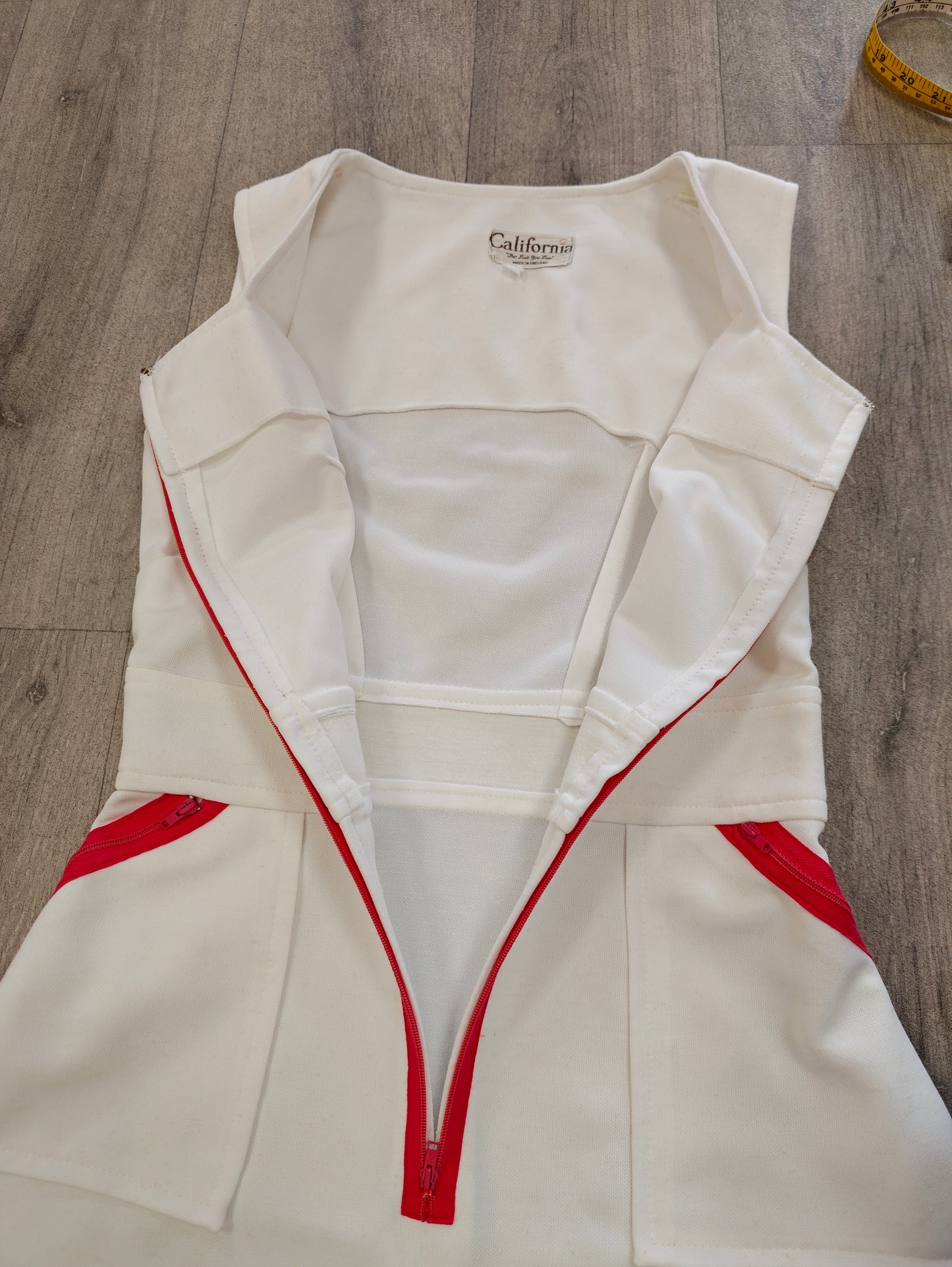 1970s California white dress with red zippers - S/8/10