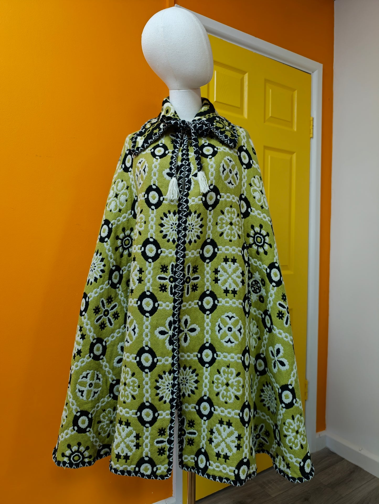 60s/70s green/black tapestry cape