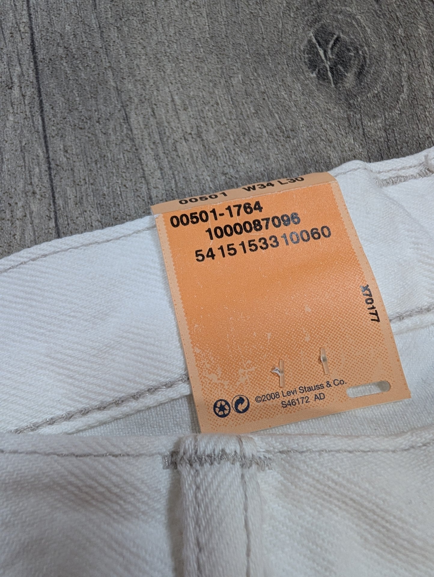 Deadstock Y2K white Levi's 501s - 34W 30L
