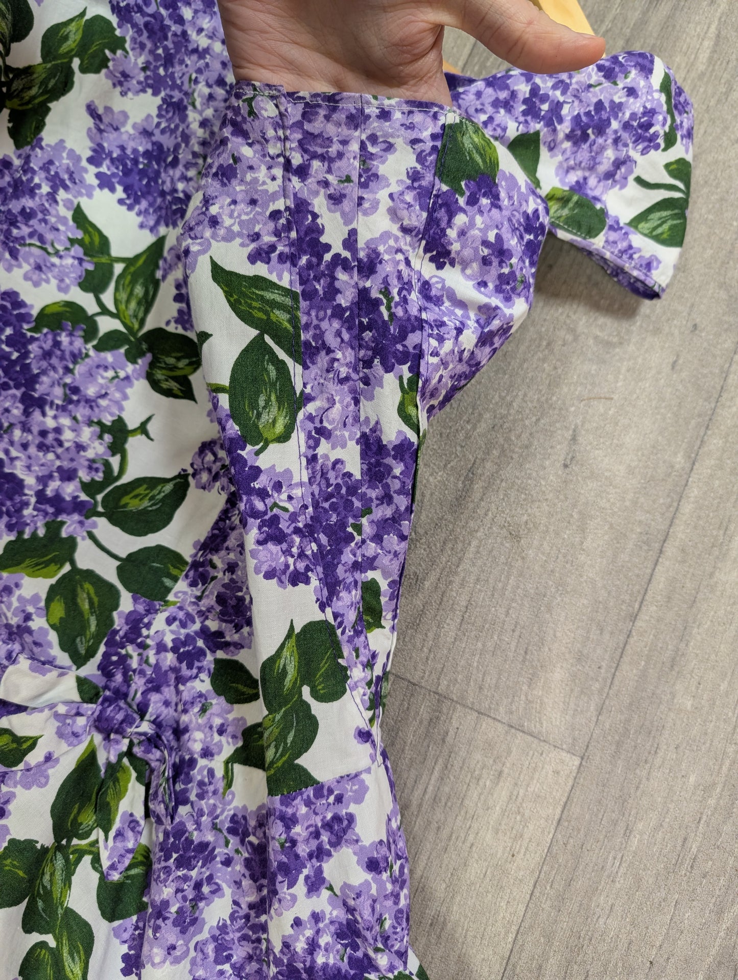 1950s purple floral cotton dress - 37"B 29"W