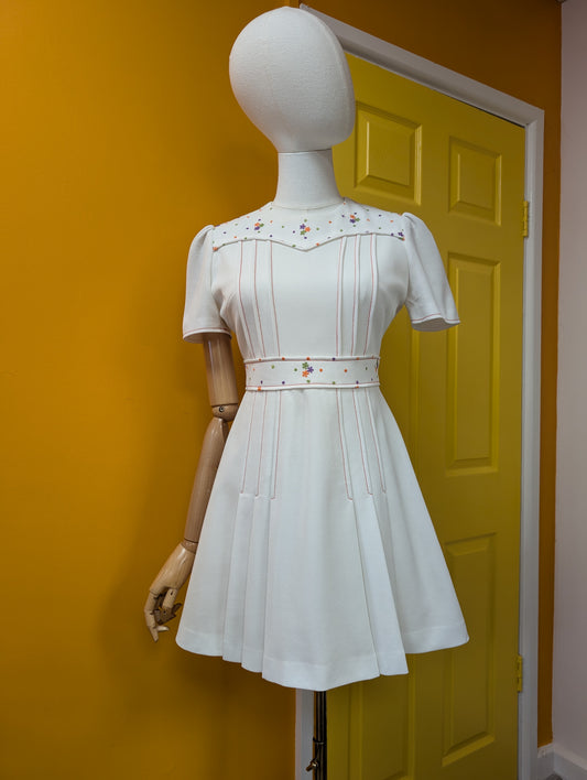 60s/70s embroidered white crimplene mini dress - S/8
