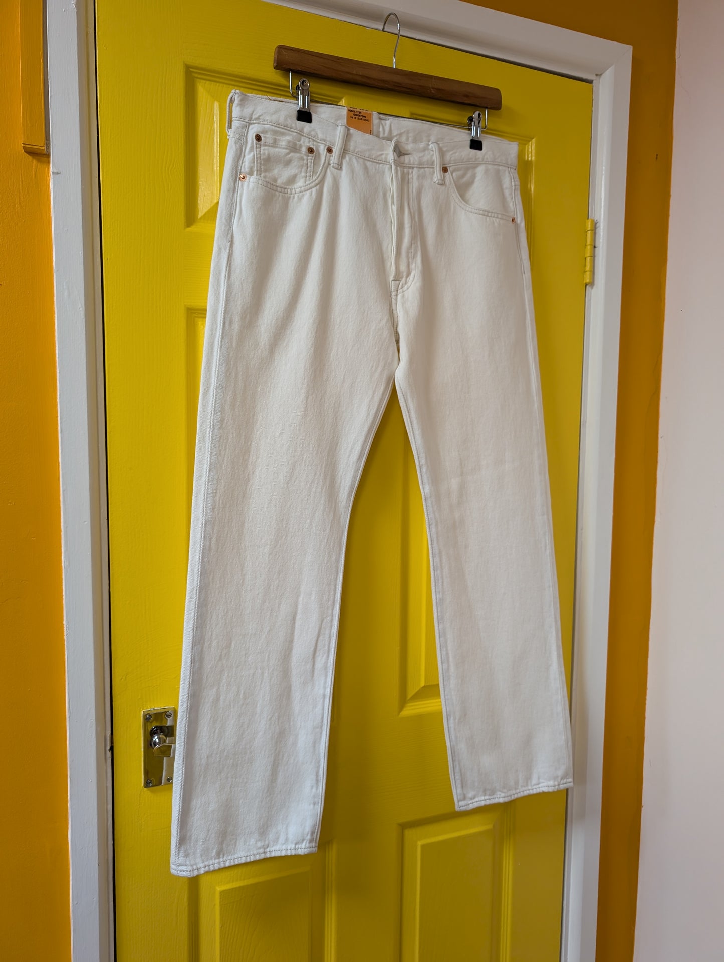 Deadstock Y2K white Levi's 501s - 34W 30L