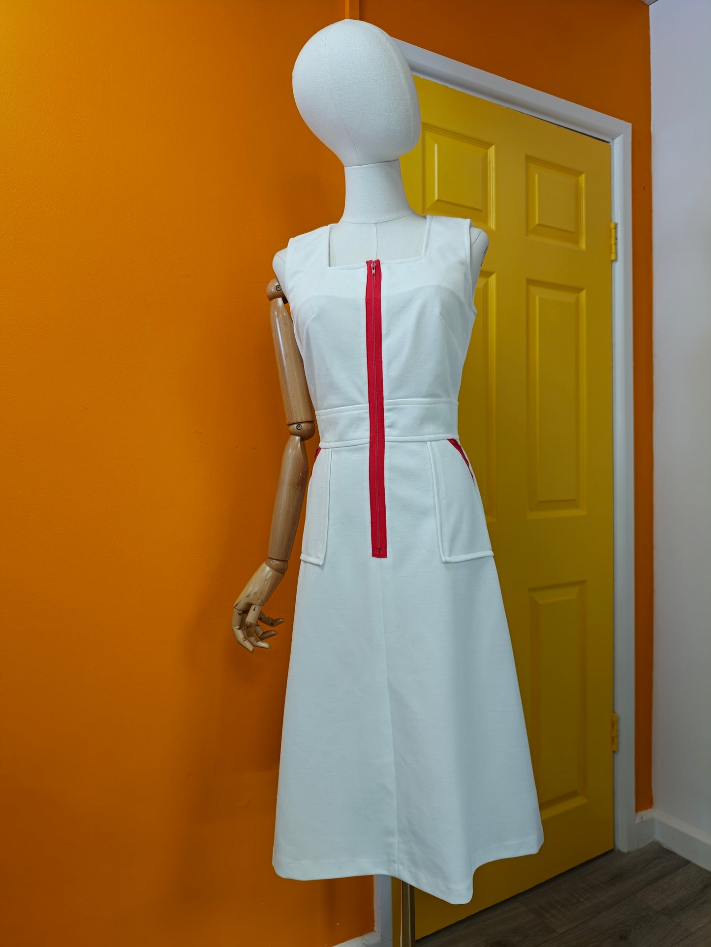 1970s California white dress with red zippers - S/8/10