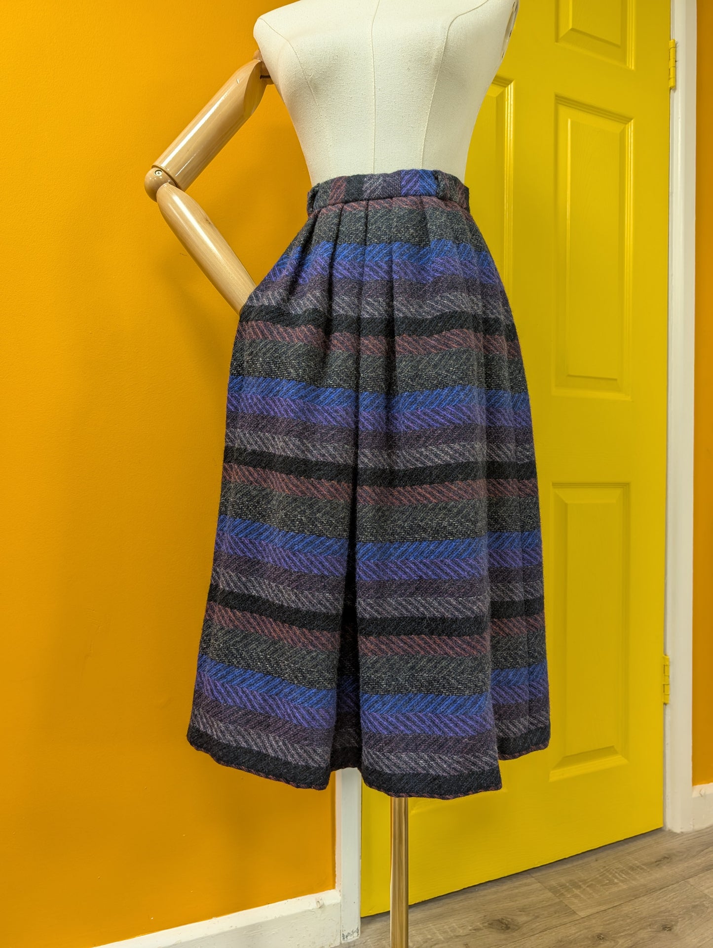 1980s Julius pure new wool skirt - 24" waist