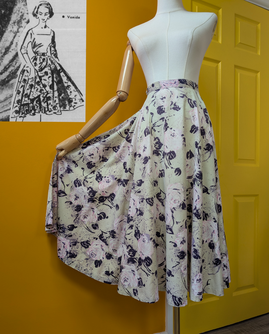 Gorgeous 1950s Venida cotton floral rose full circle skirt - 29"/30" waist