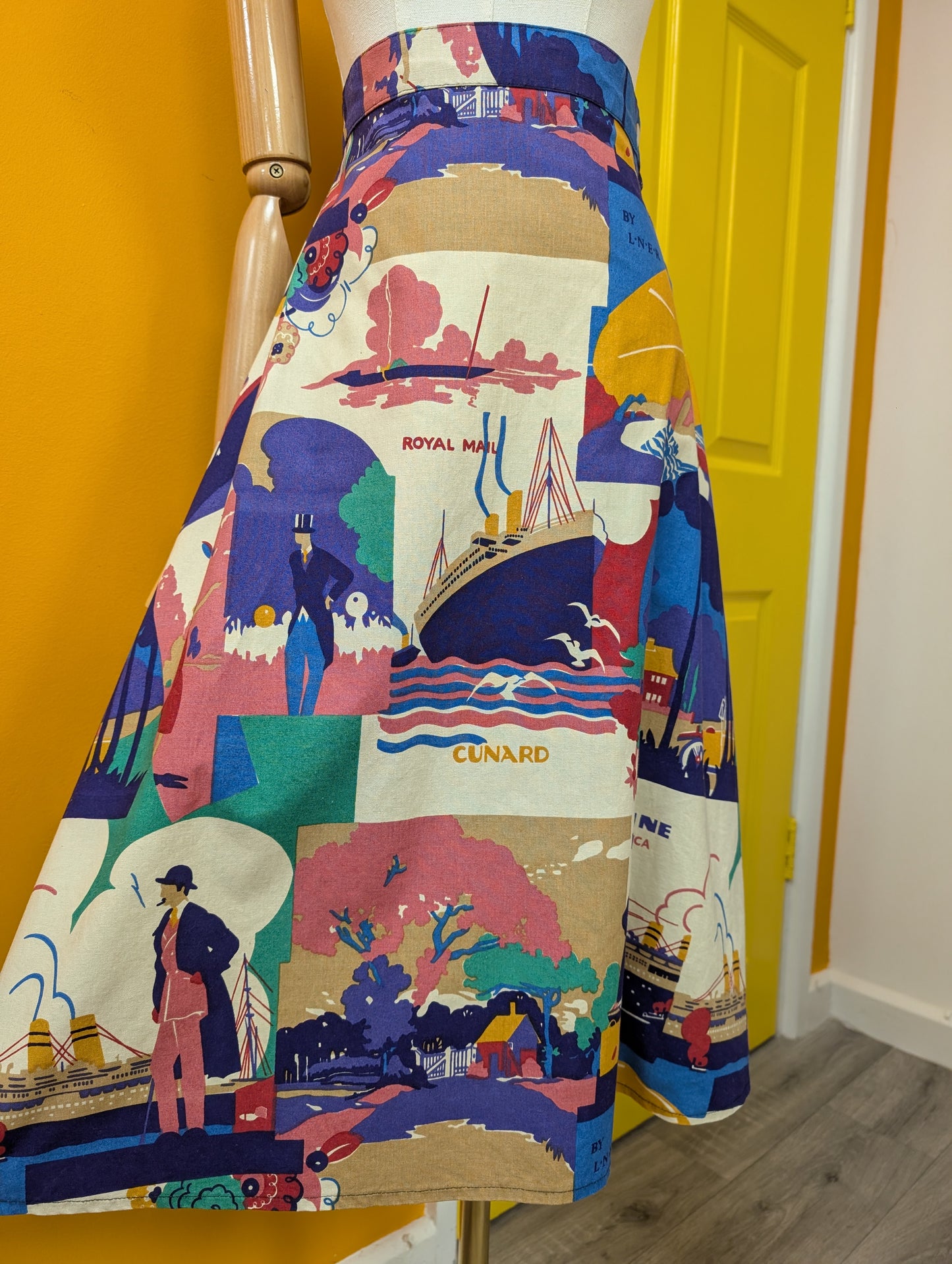 Bernard Nevill novelty print skirt - 26" waist