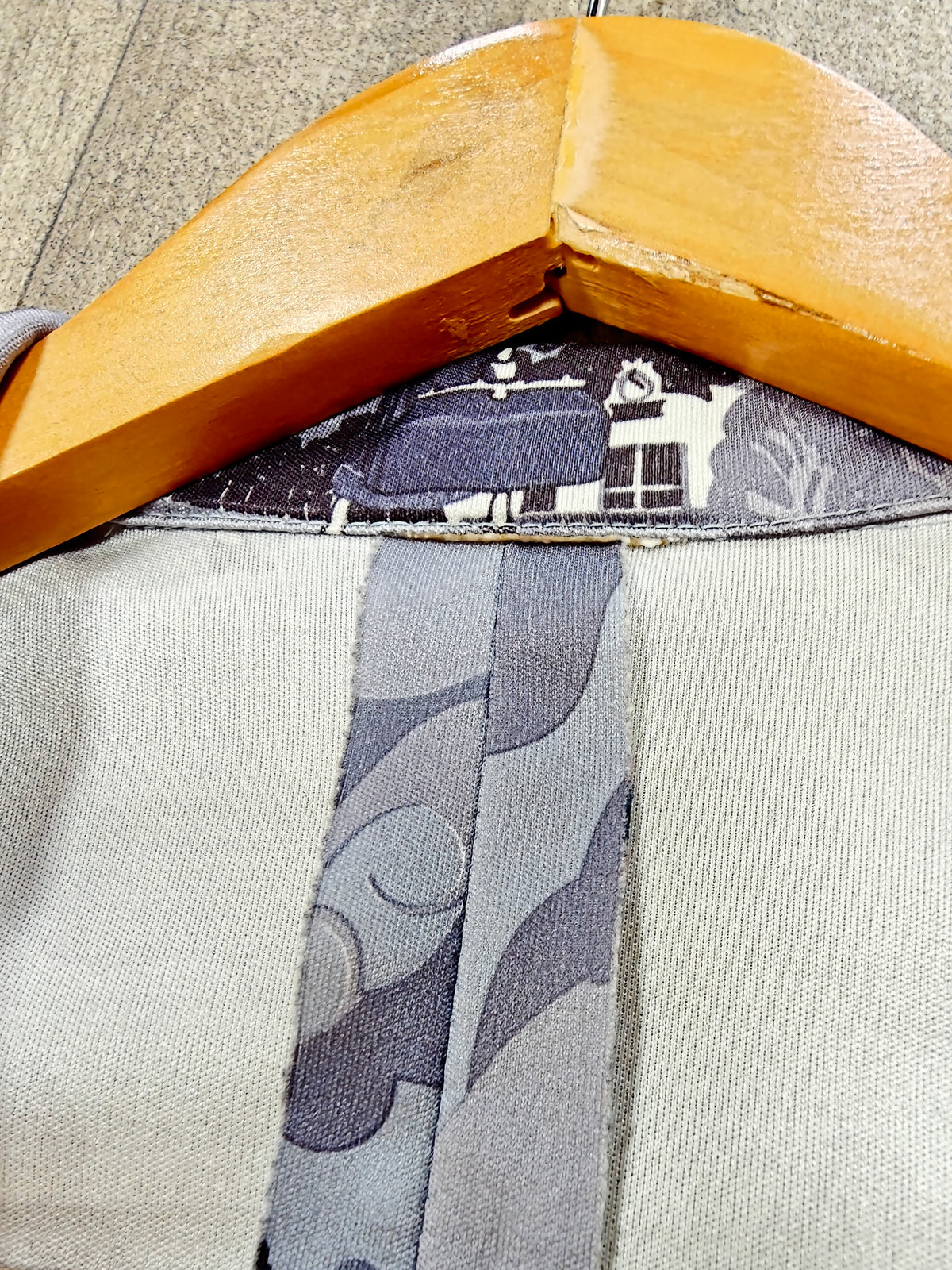 1970s novelty print grey top - S