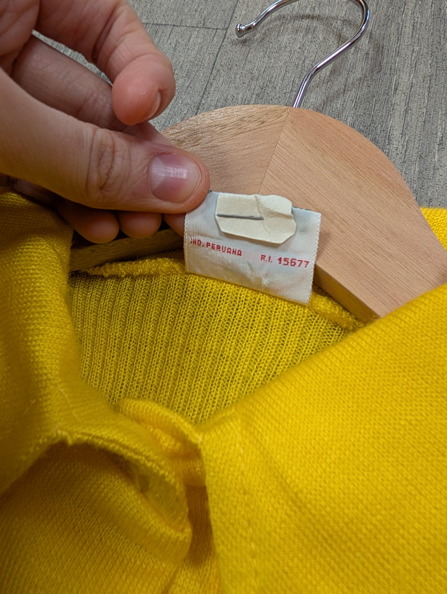 1970s yellow dagger collar shirt - XS/S