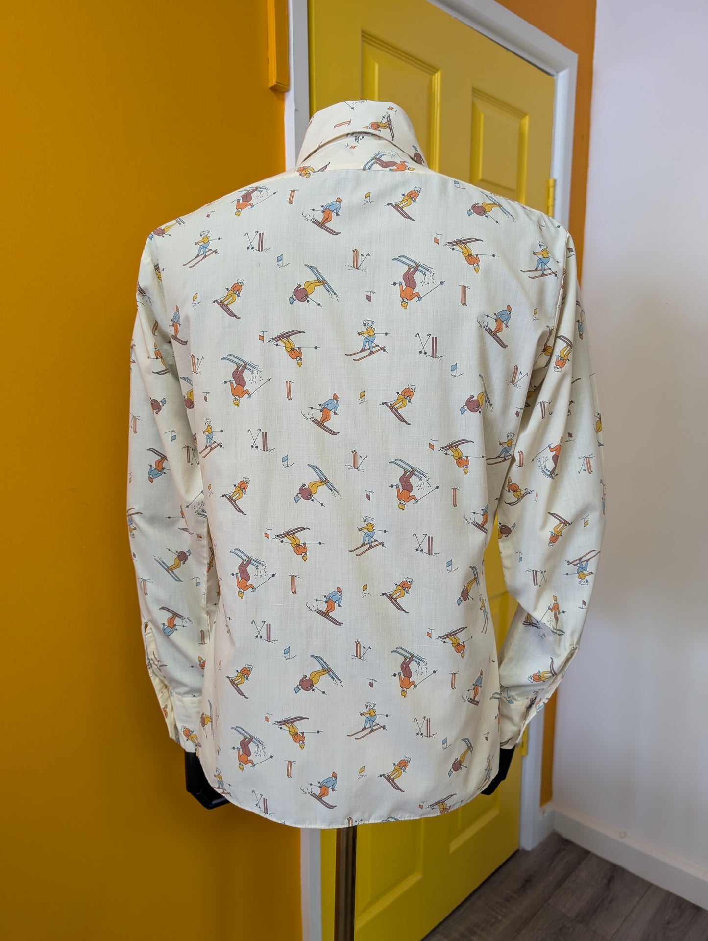 1970s Dickens novelty skiing print shirt