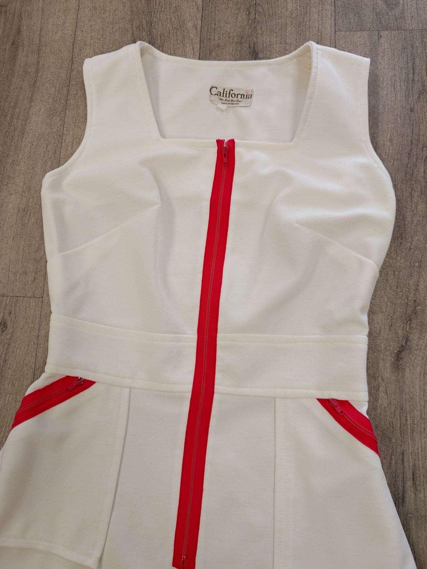 1970s California white dress with red zippers - S/8/10