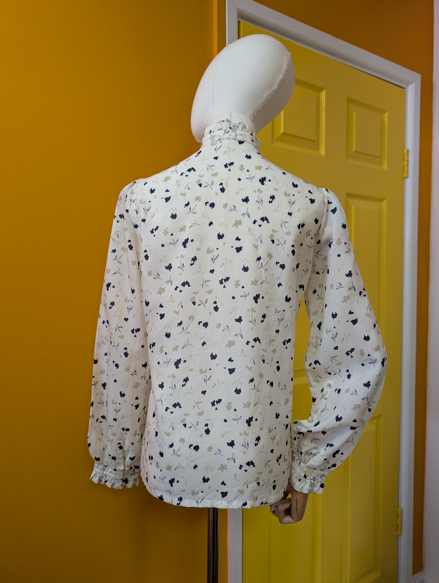 Windsmoor blouse with neck tie - S
