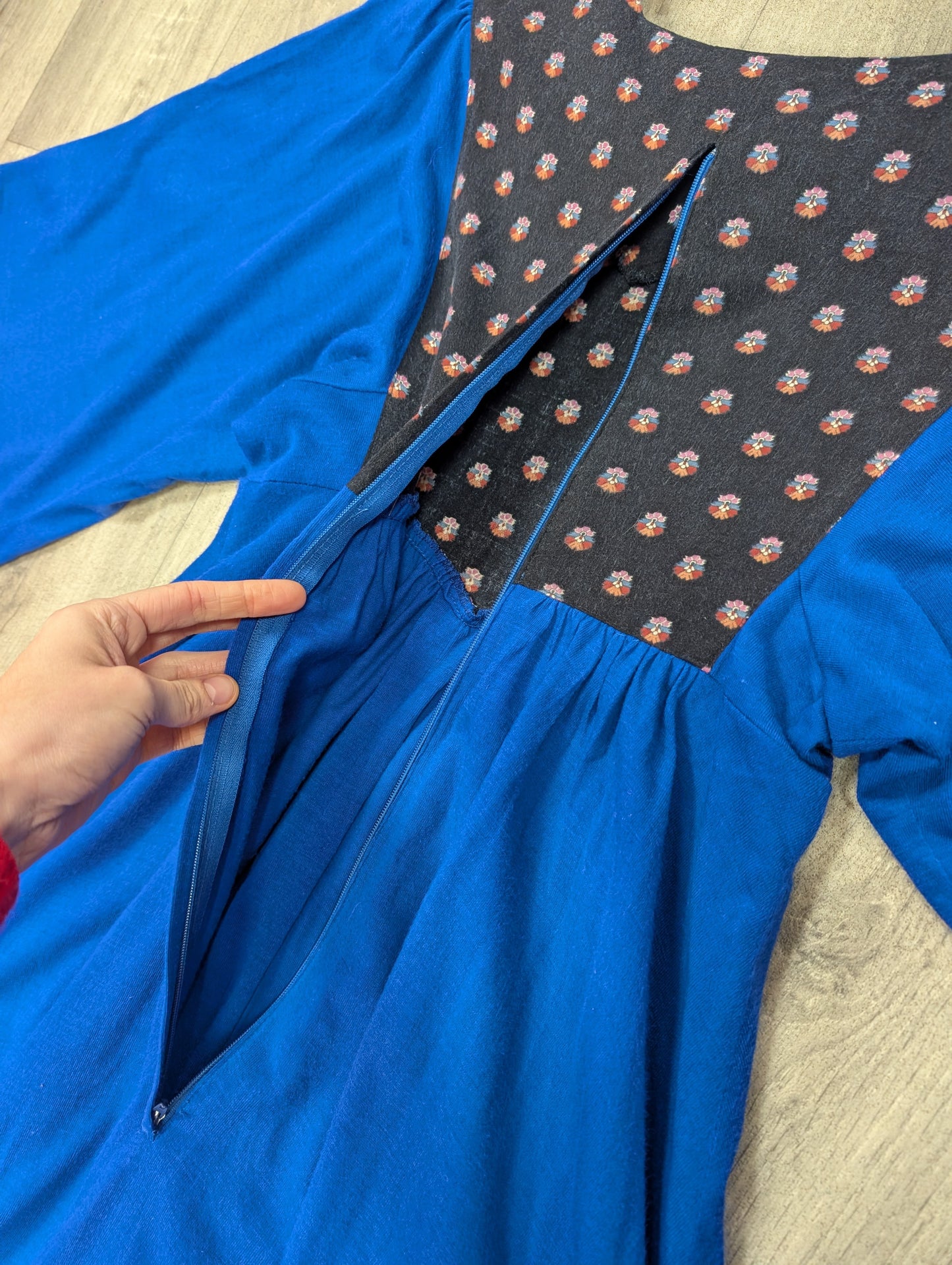 1970s Wallis blue dress with black floral trim - XS/S/6/8