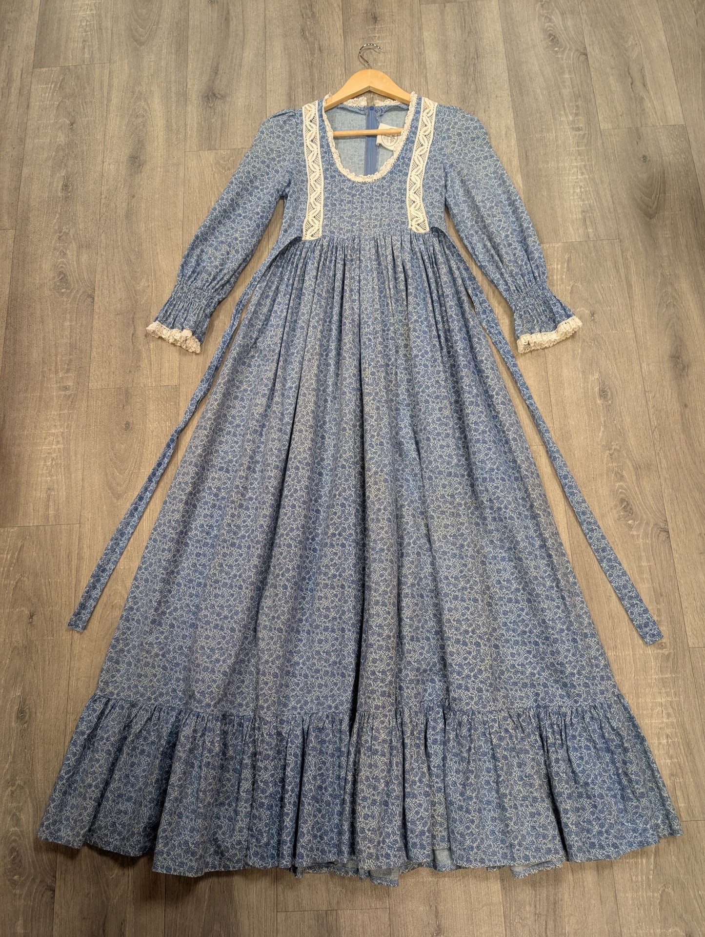 Gorgeous 1970s Laura Ashley made in Wales cotton maxi dress - XS/6/8