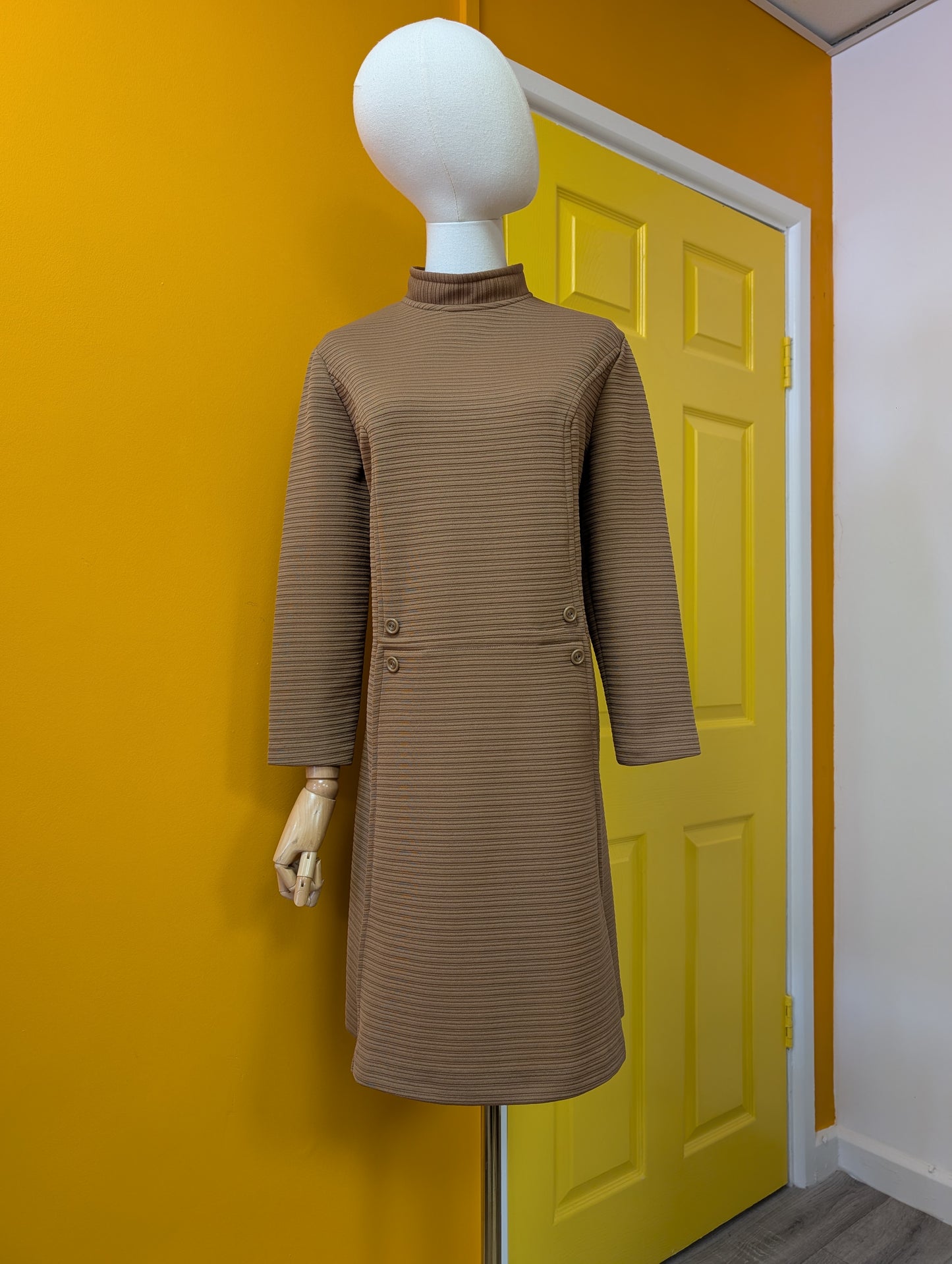 1960s brown crimplene dress - M/14