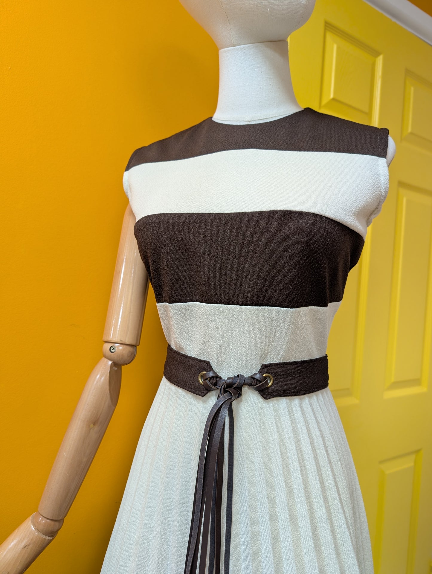 60s/70s brown/white dress and belt - S/8/10