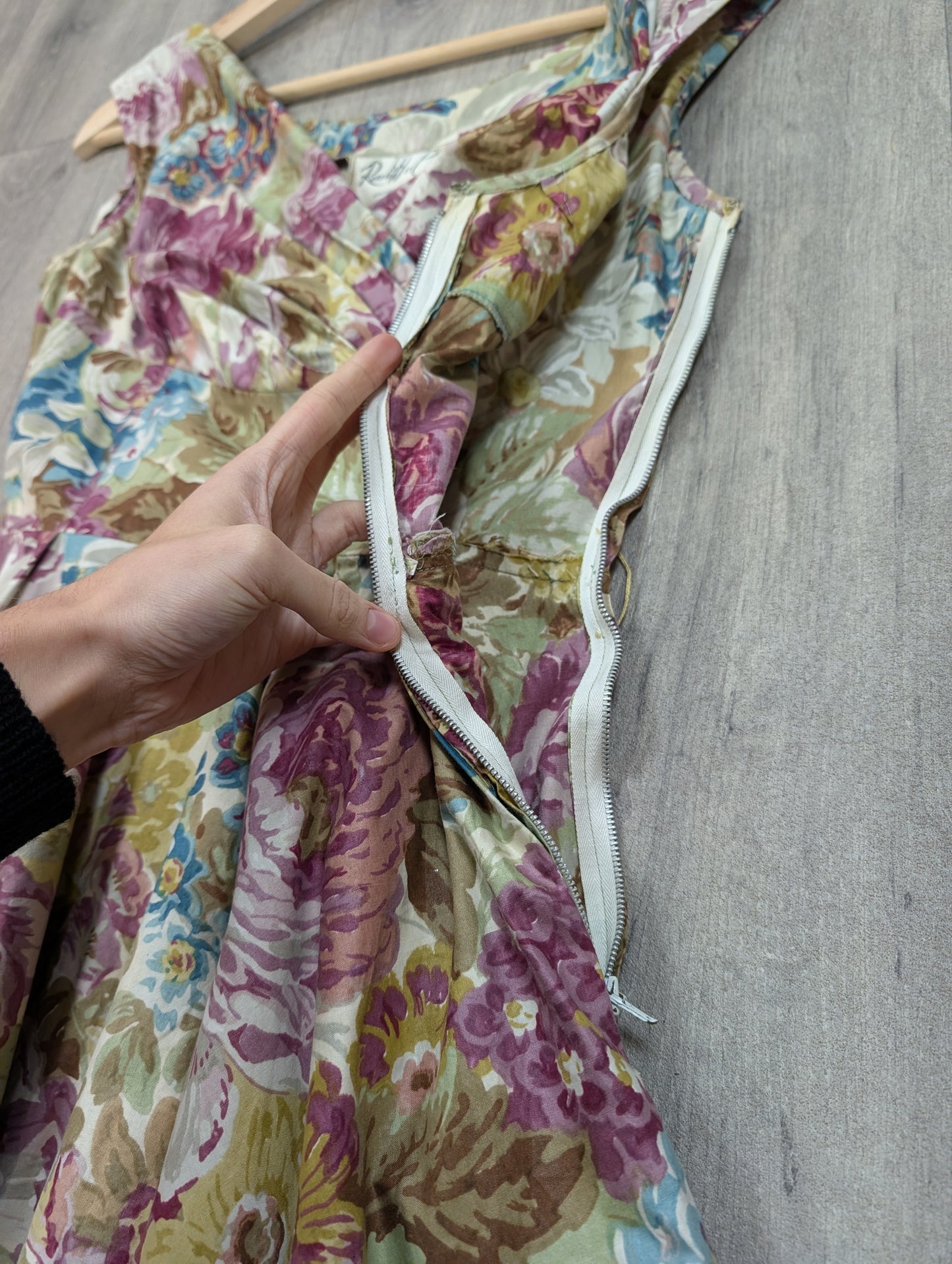 1950s Roecliff and Chapman full circle cotton dress and belt - 34"B, 26"W