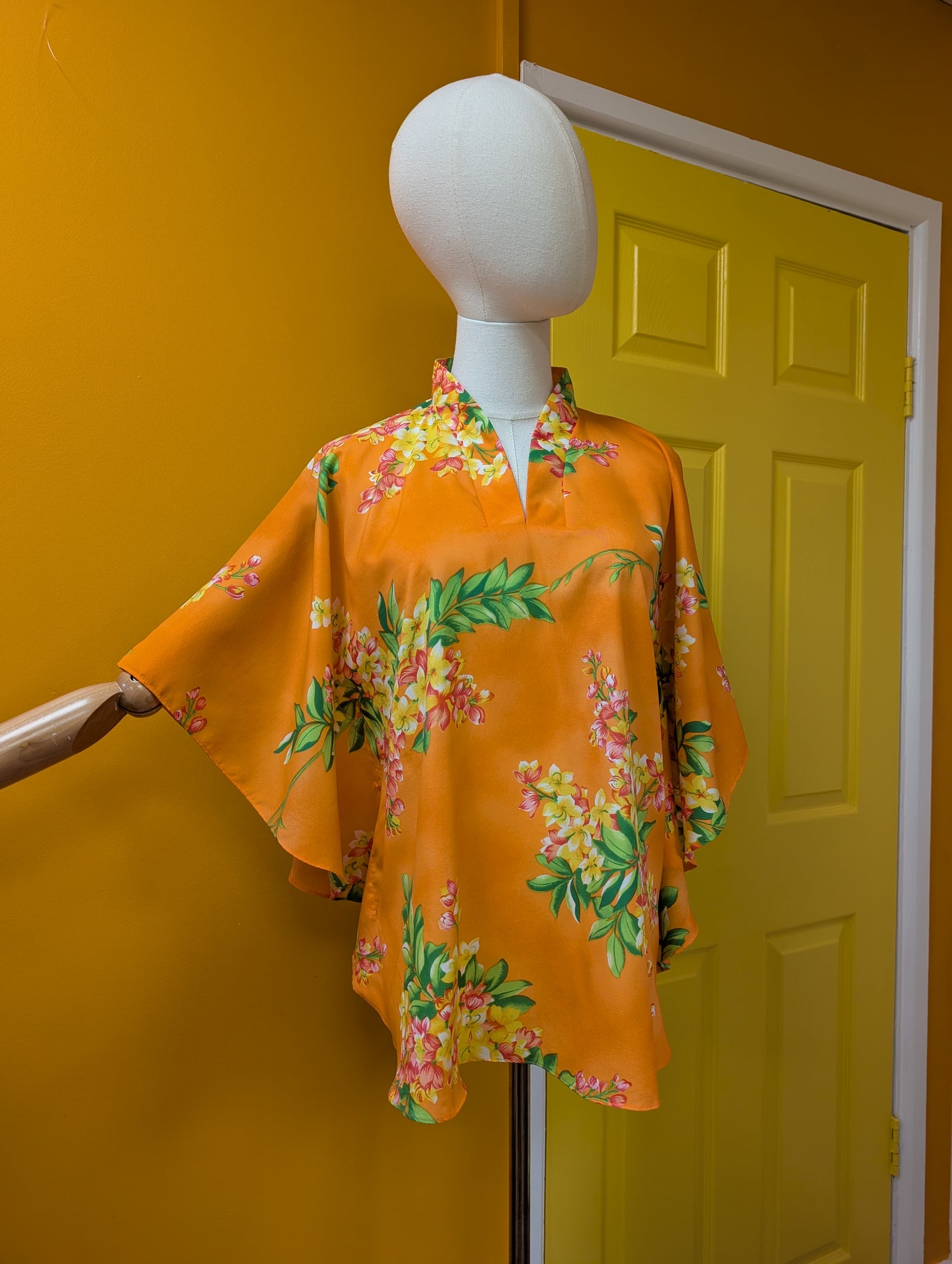 1970s Hilo Hattie's Hawaiian kaftan top