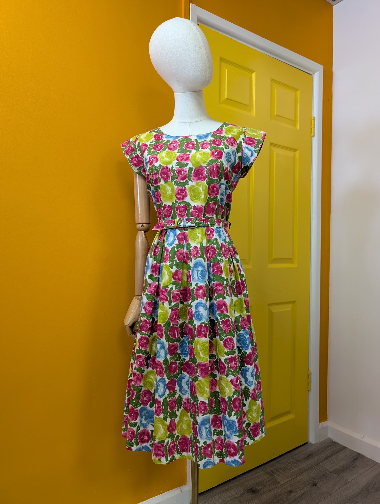 Early 1960s floral cotton dress & belt - 36"B, 29"W