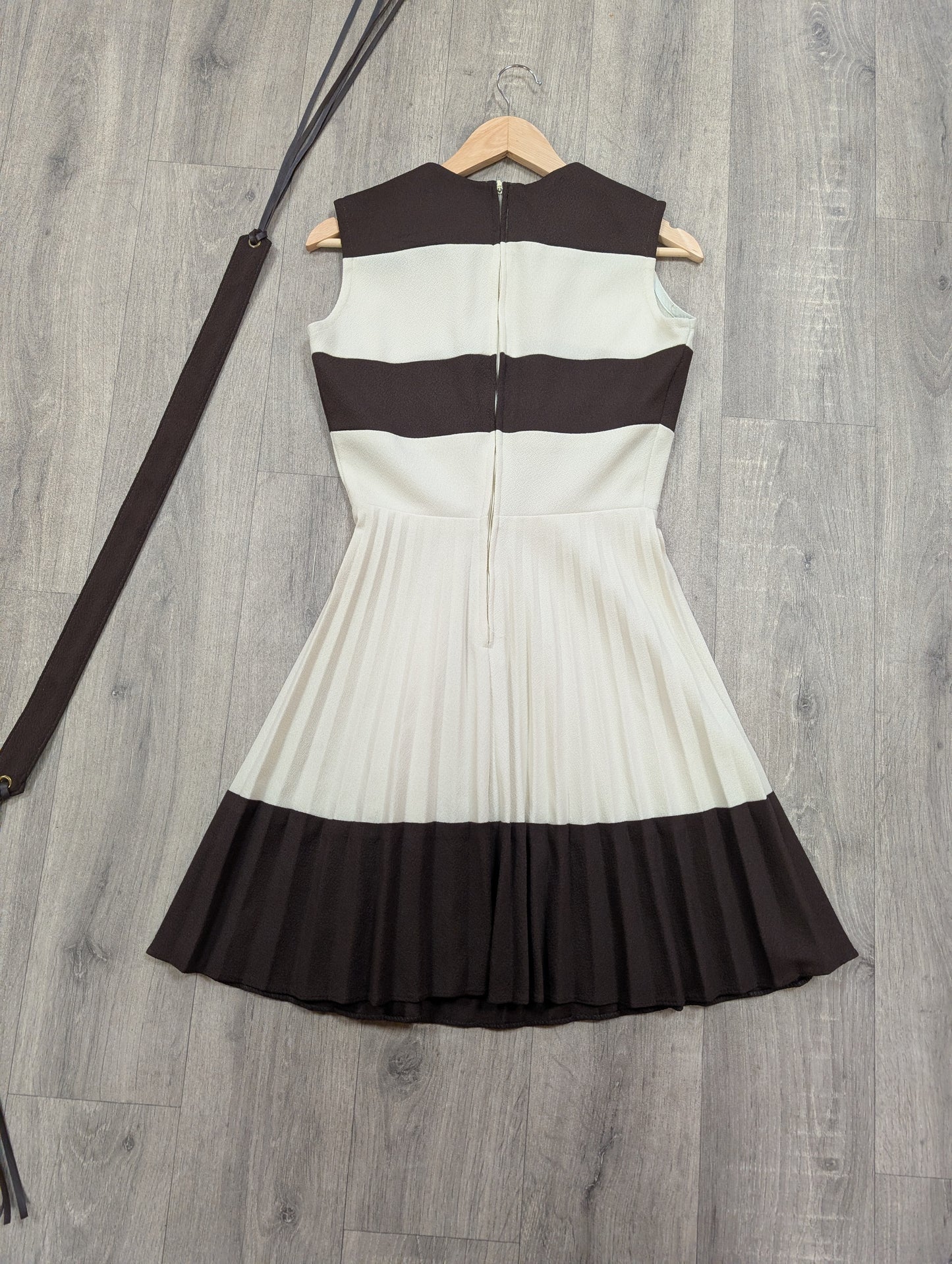 60s/70s brown/white dress and belt - S/8/10