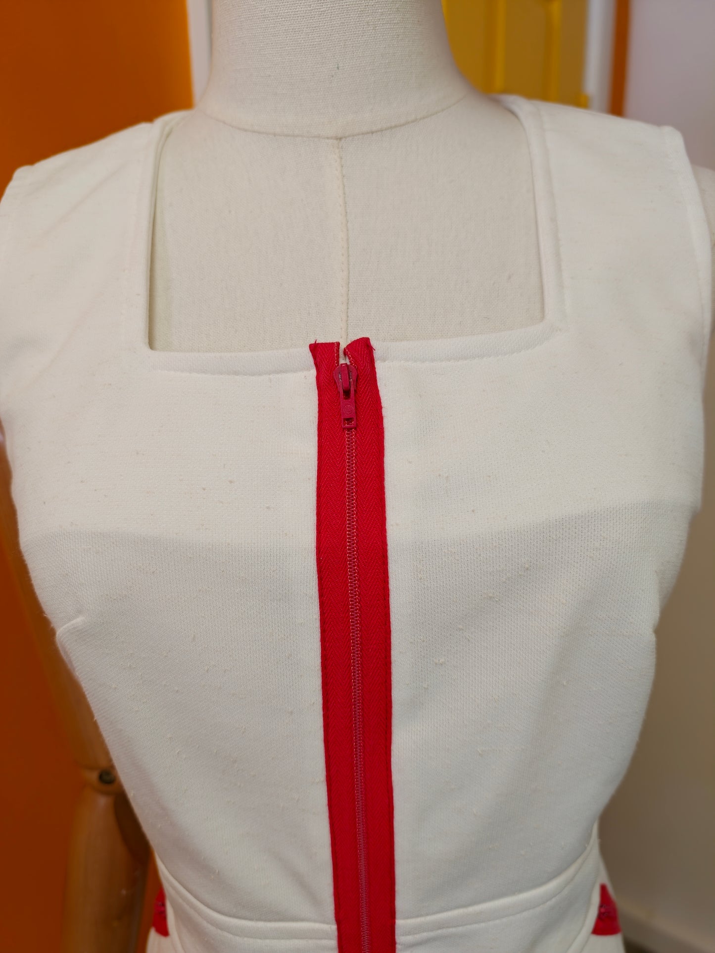 1970s California white dress with red zippers - S/8/10