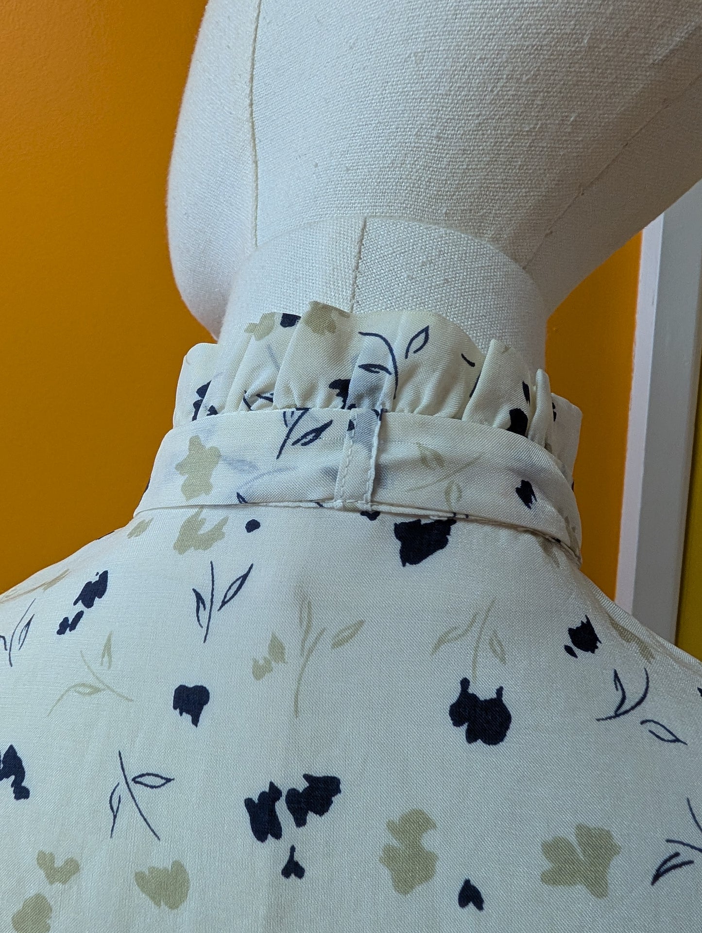 Windsmoor blouse with neck tie - S