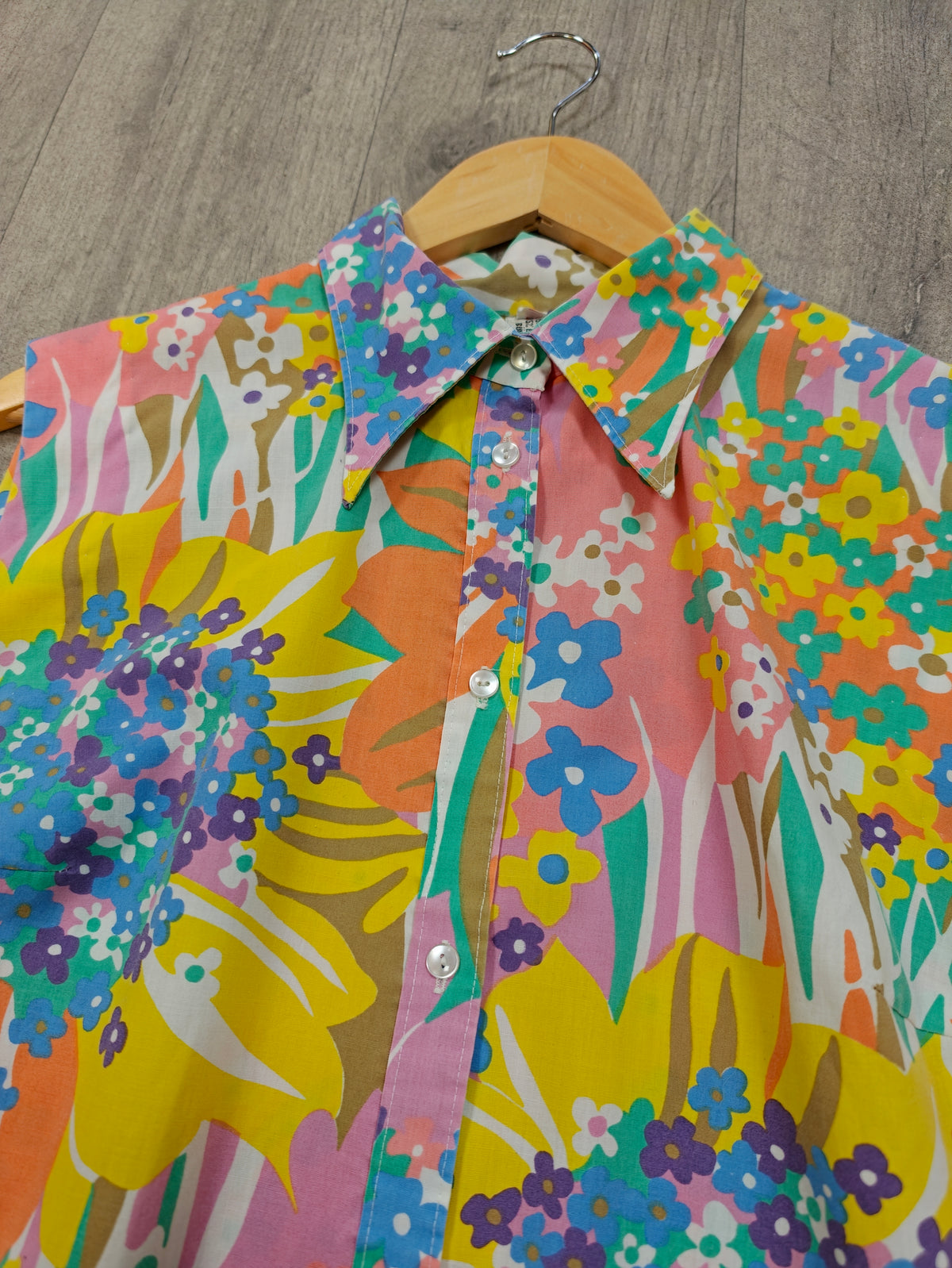 1970s psychedelic floral sleeveless top - M/L