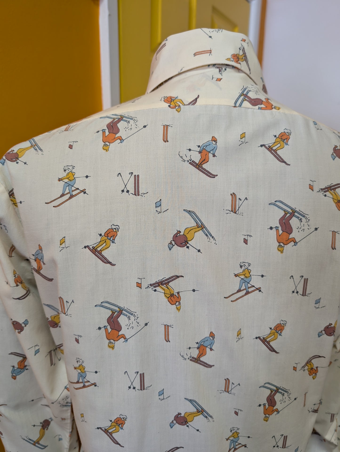 1970s Dickens novelty skiing print shirt
