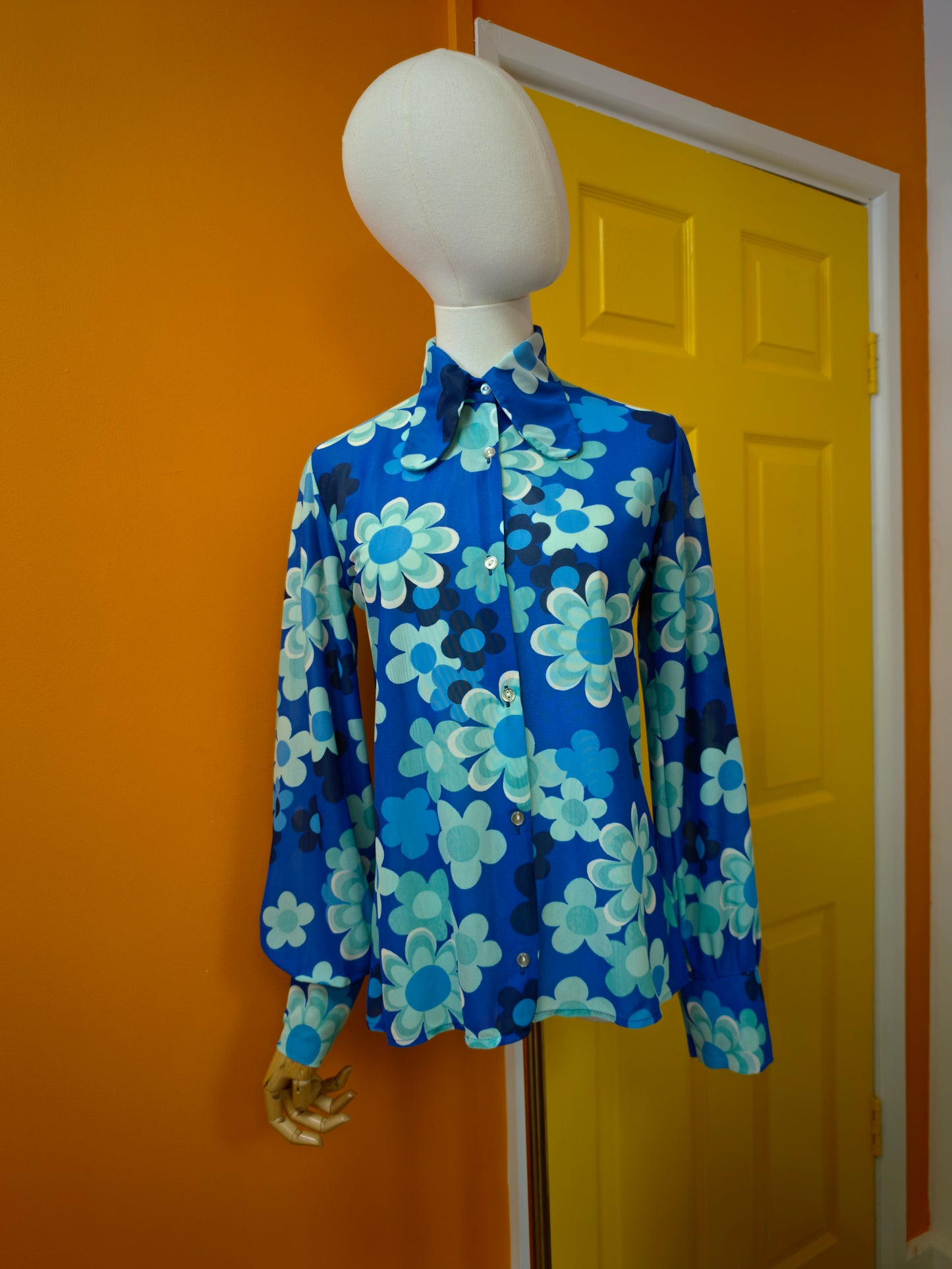 1970s blue flower power shirt - S