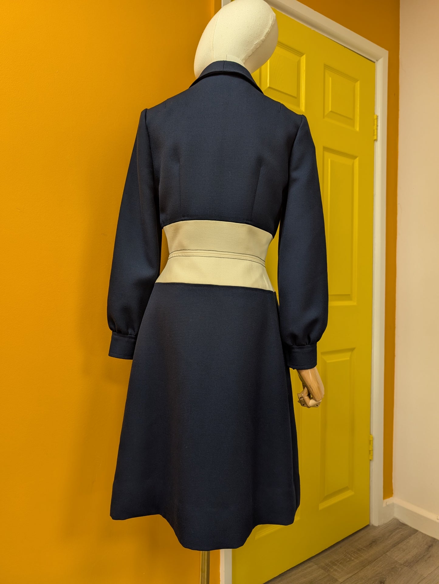 1960s Louis Feraud at Rembrandt navy pure new wool dress - S/8