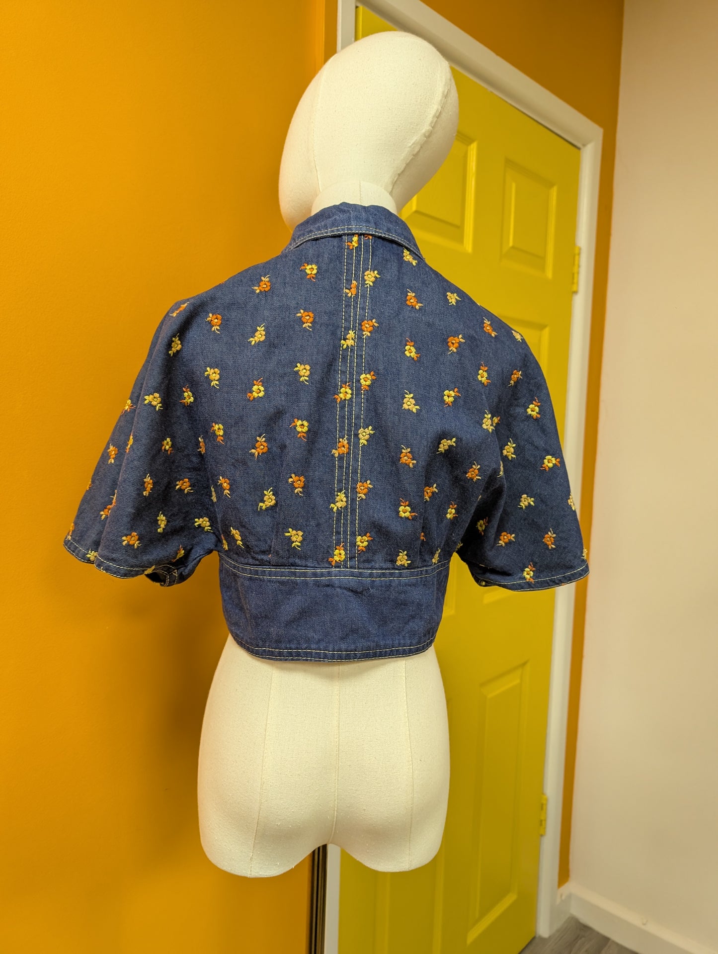 1970s embroidered denim cropped shirt - S