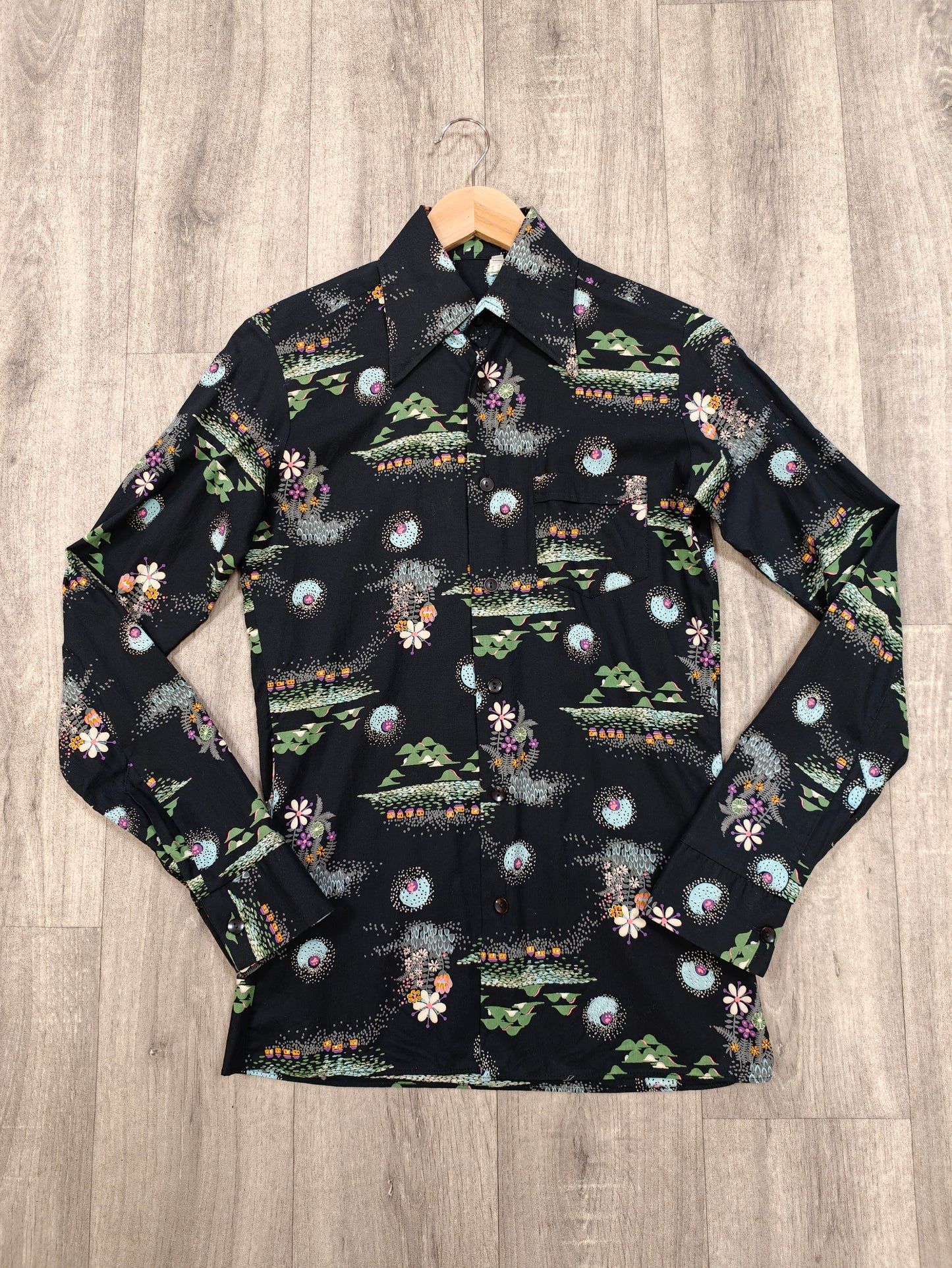 1970s Mac Bee of Sweden novelty print dagger collar shirt