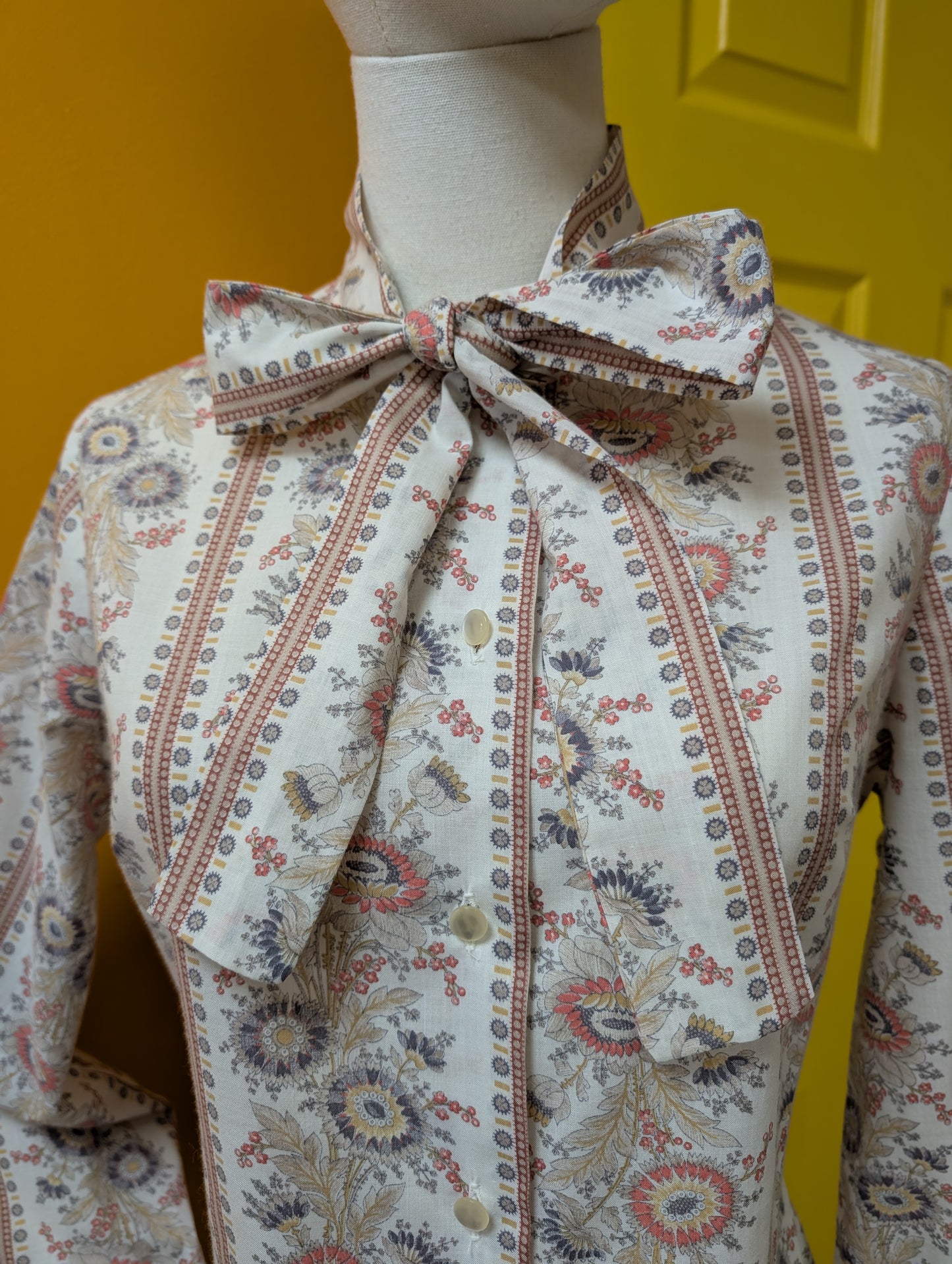 1970s pussy bow blouse -S/M
