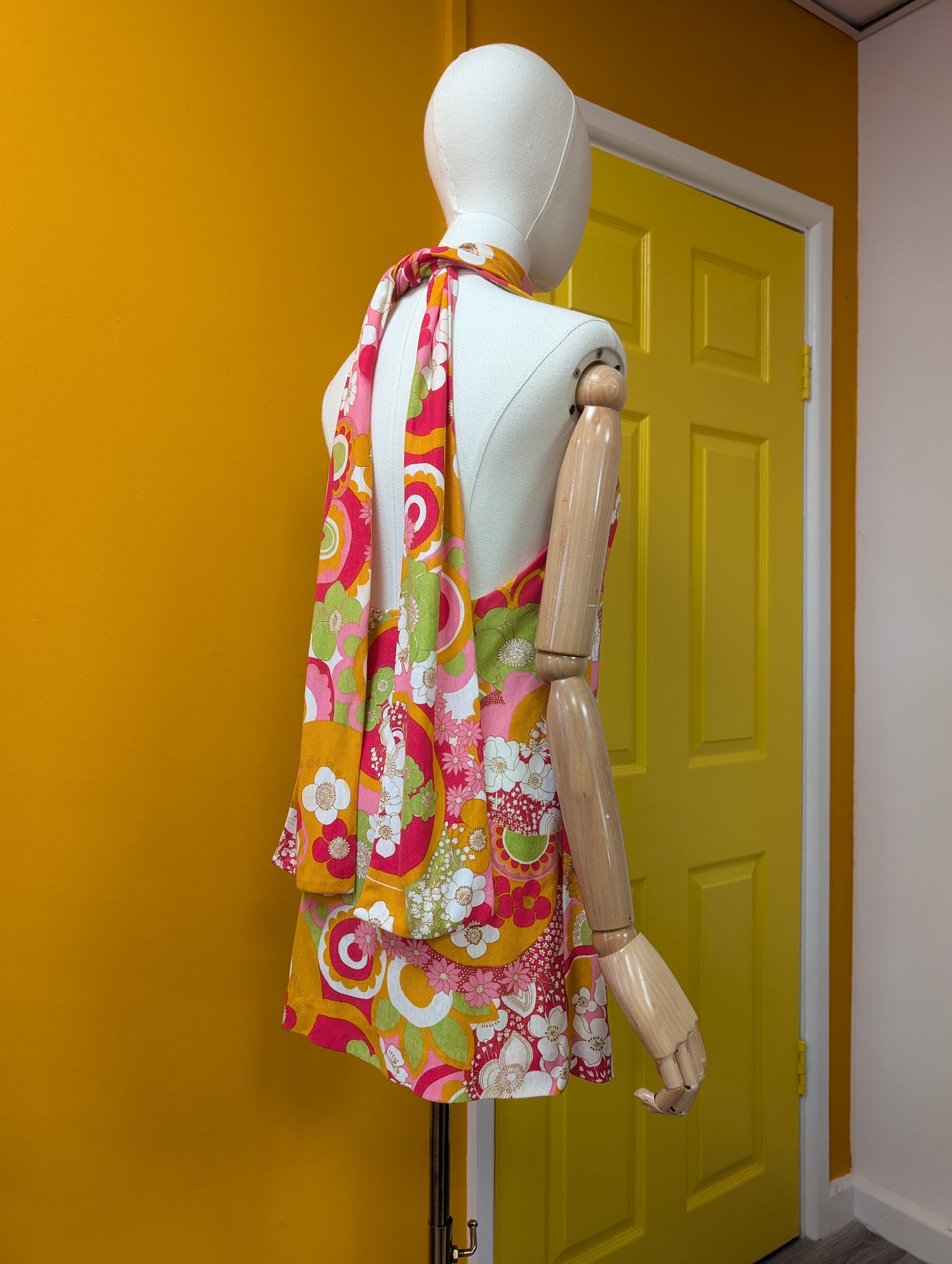 1960s Alistair Cowin psychedelic backless mini dress - S/8