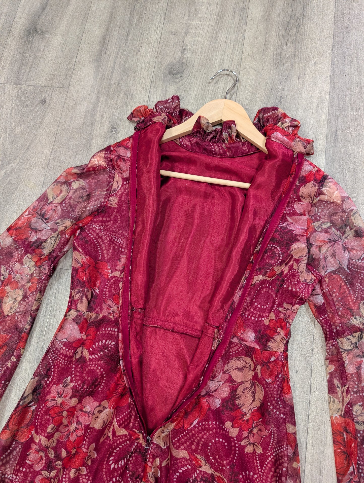 Gorgeous 1970s dress with fabulous sleeves - S/8