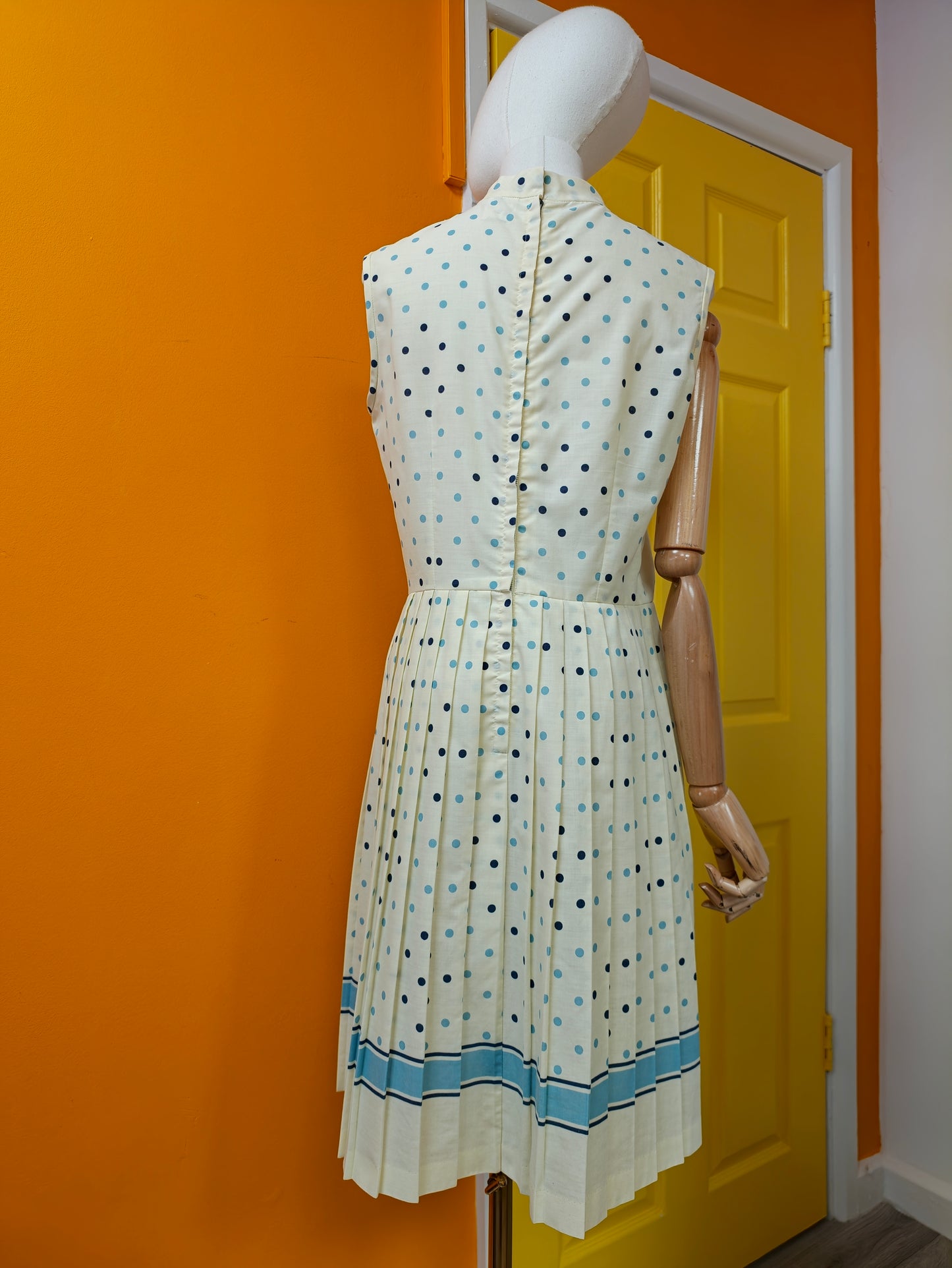 1960s spotty dress with pleated skirt - M/12