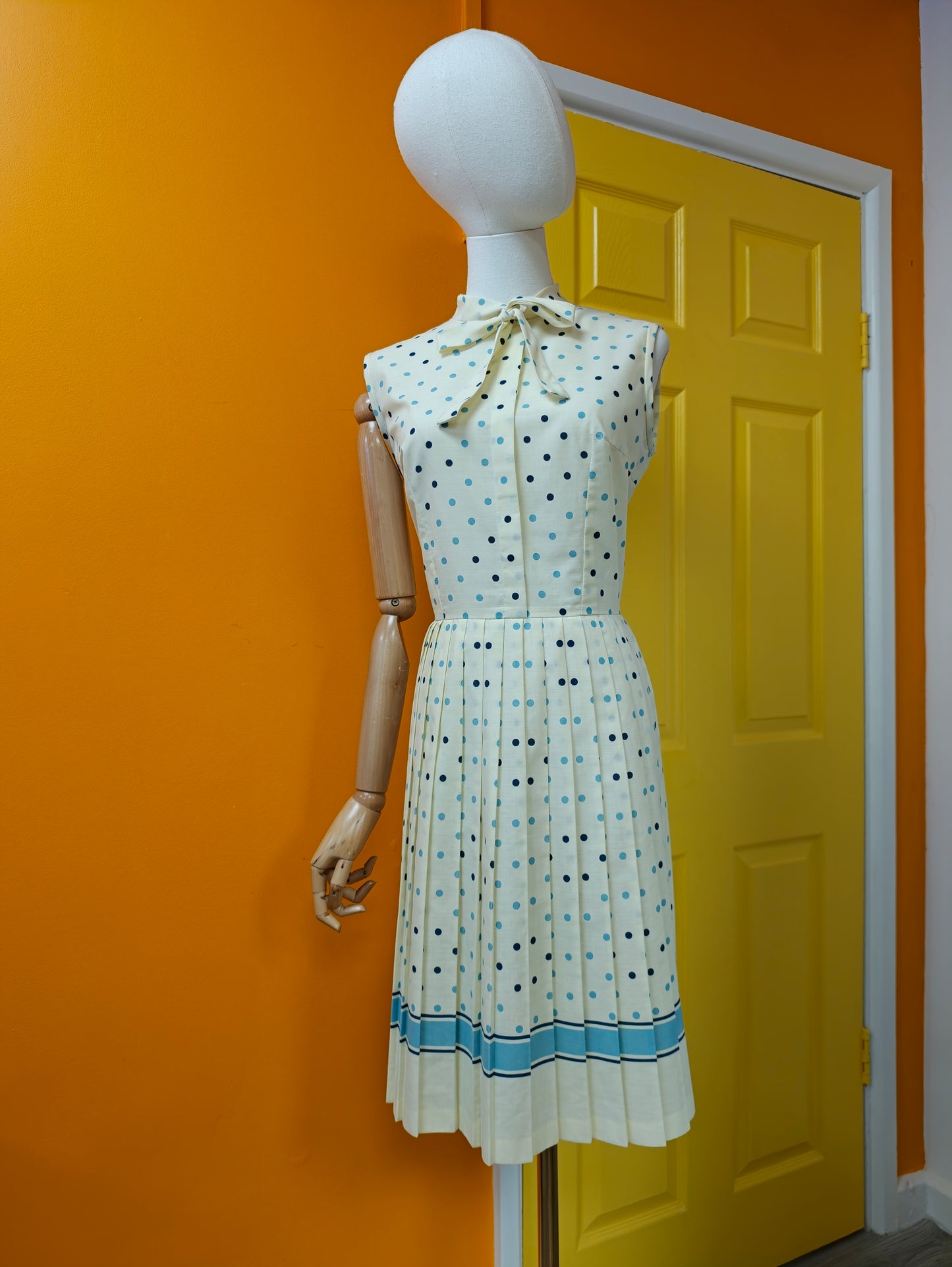 1960s spotty dress with pleated skirt - M/12
